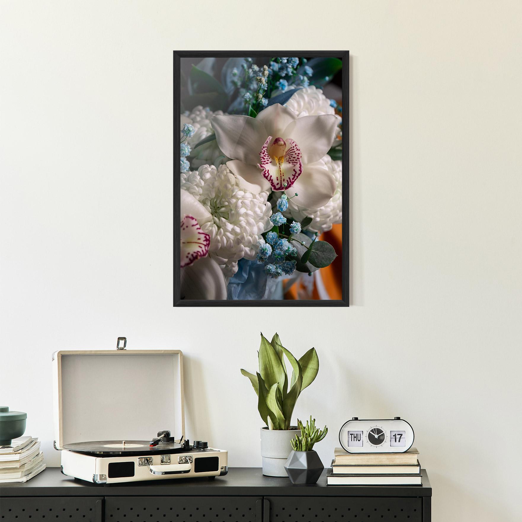 Gerahmte Poster White Orchid With Blue mockup 2