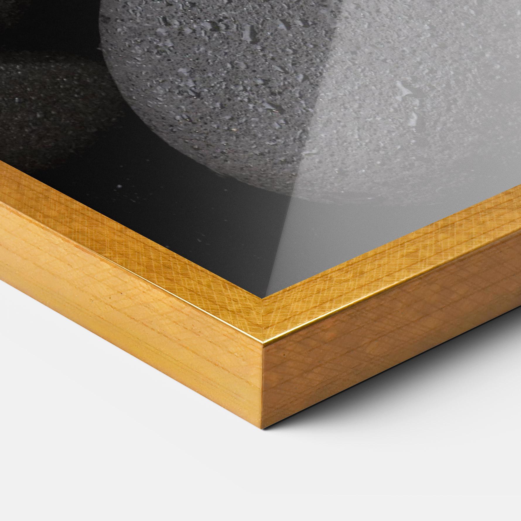 Gerahmte Poster Purple Orchid On Rocks mockup 3