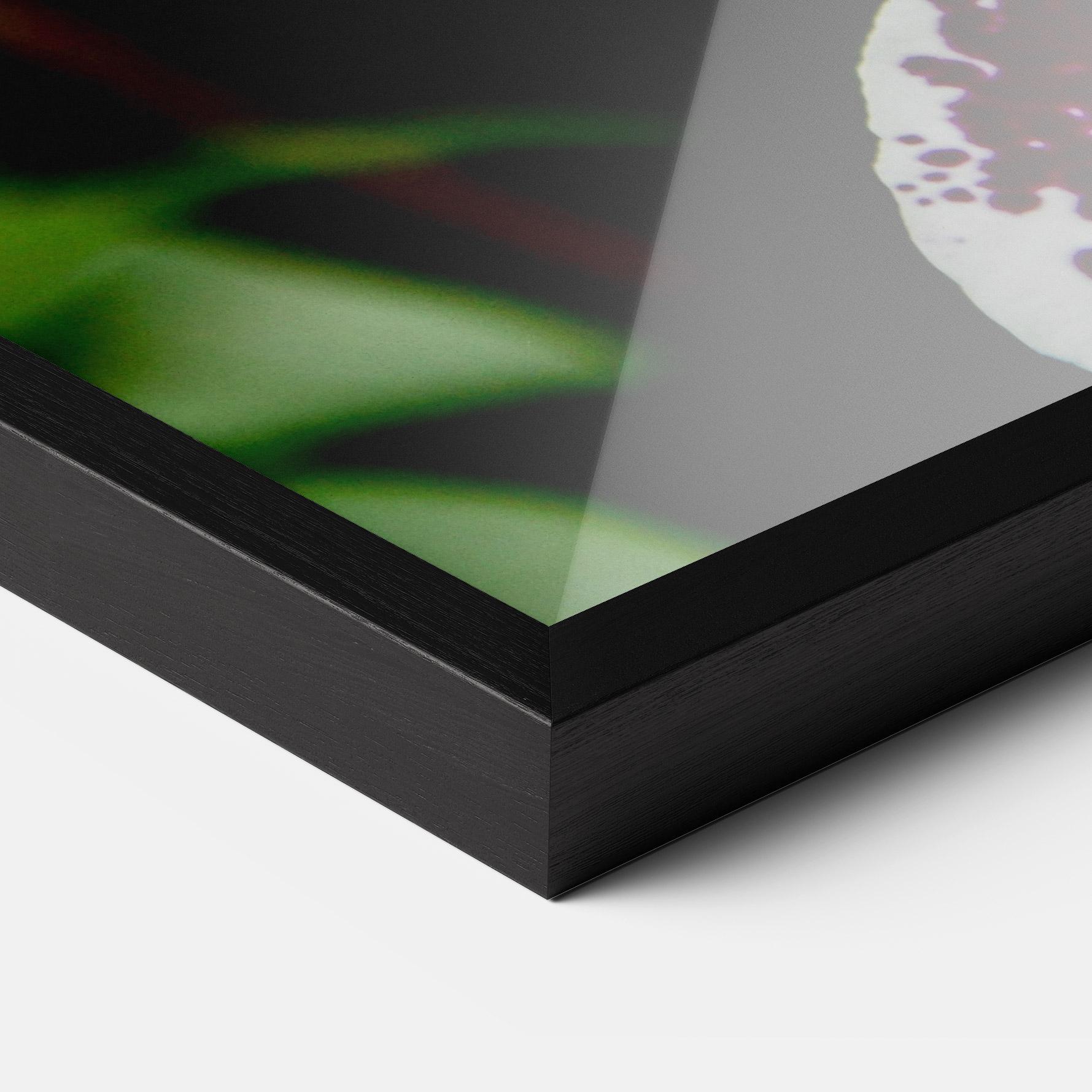 Gerahmte Poster Dark Purple Orchids mockup 3