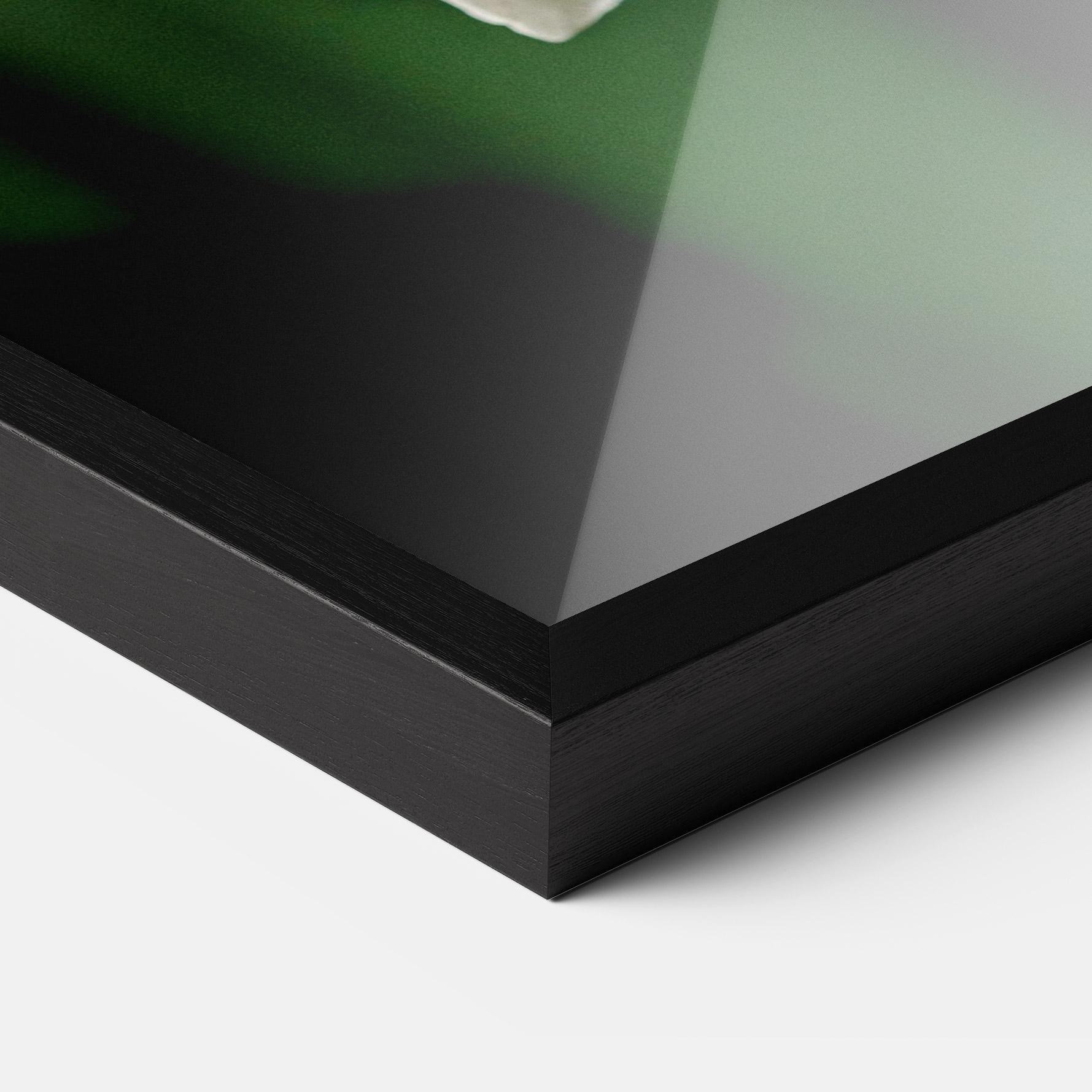 Gerahmte Poster Orchid On Green mockup 3