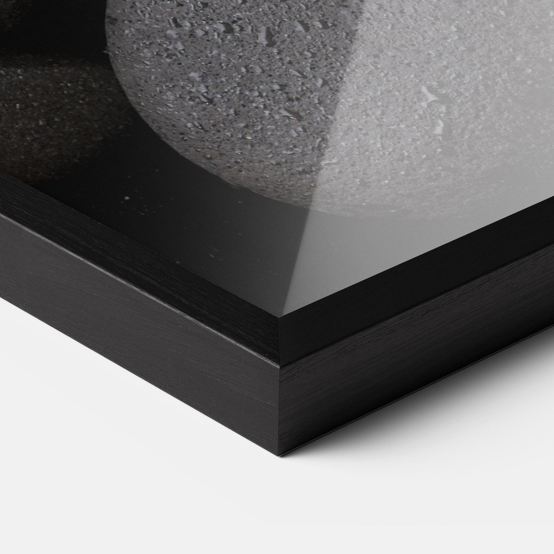 Gerahmte Poster Purple Orchid On Rocks mockup 3