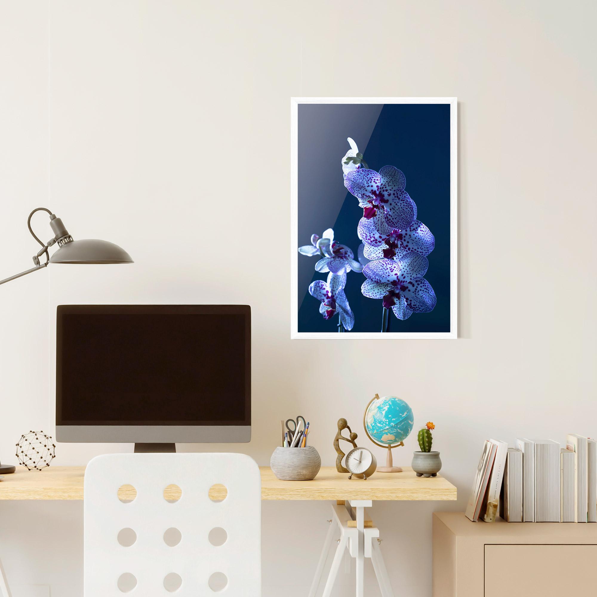 Gerahmte Poster Blue Light Orchid mockup 6