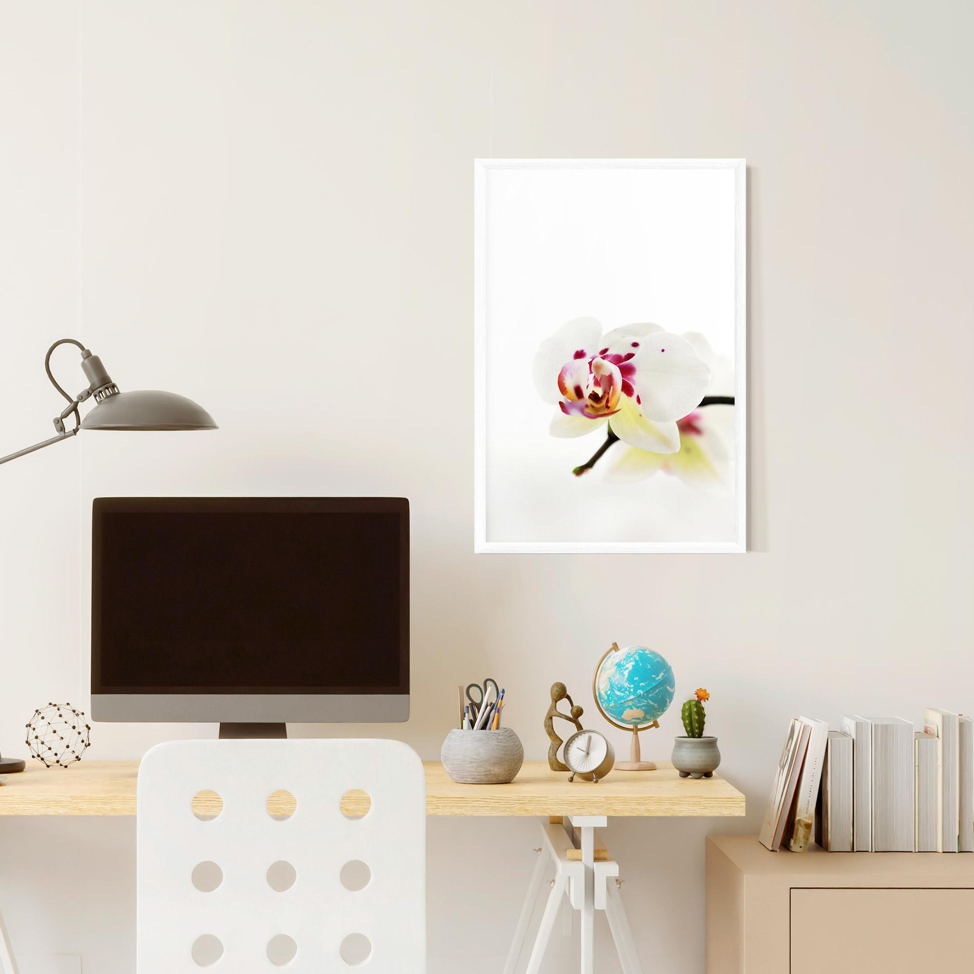 Gerahmte Poster Clean White Orchid mockup 6