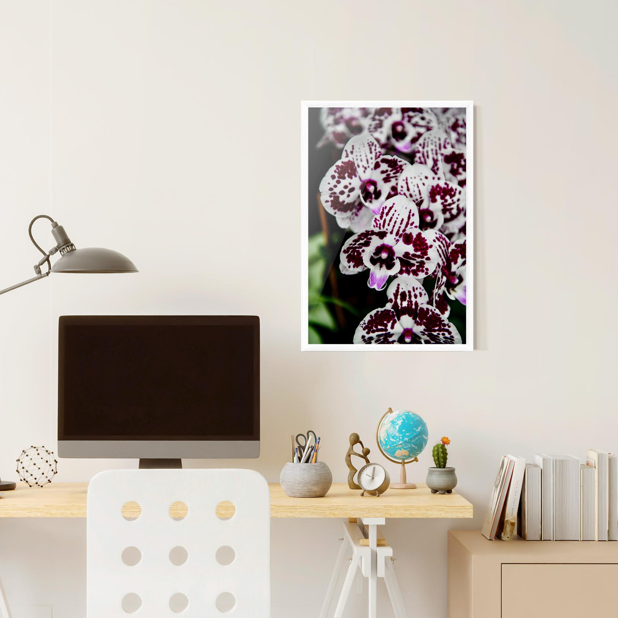 Gerahmte Poster Dark Purple Orchids mockup 6