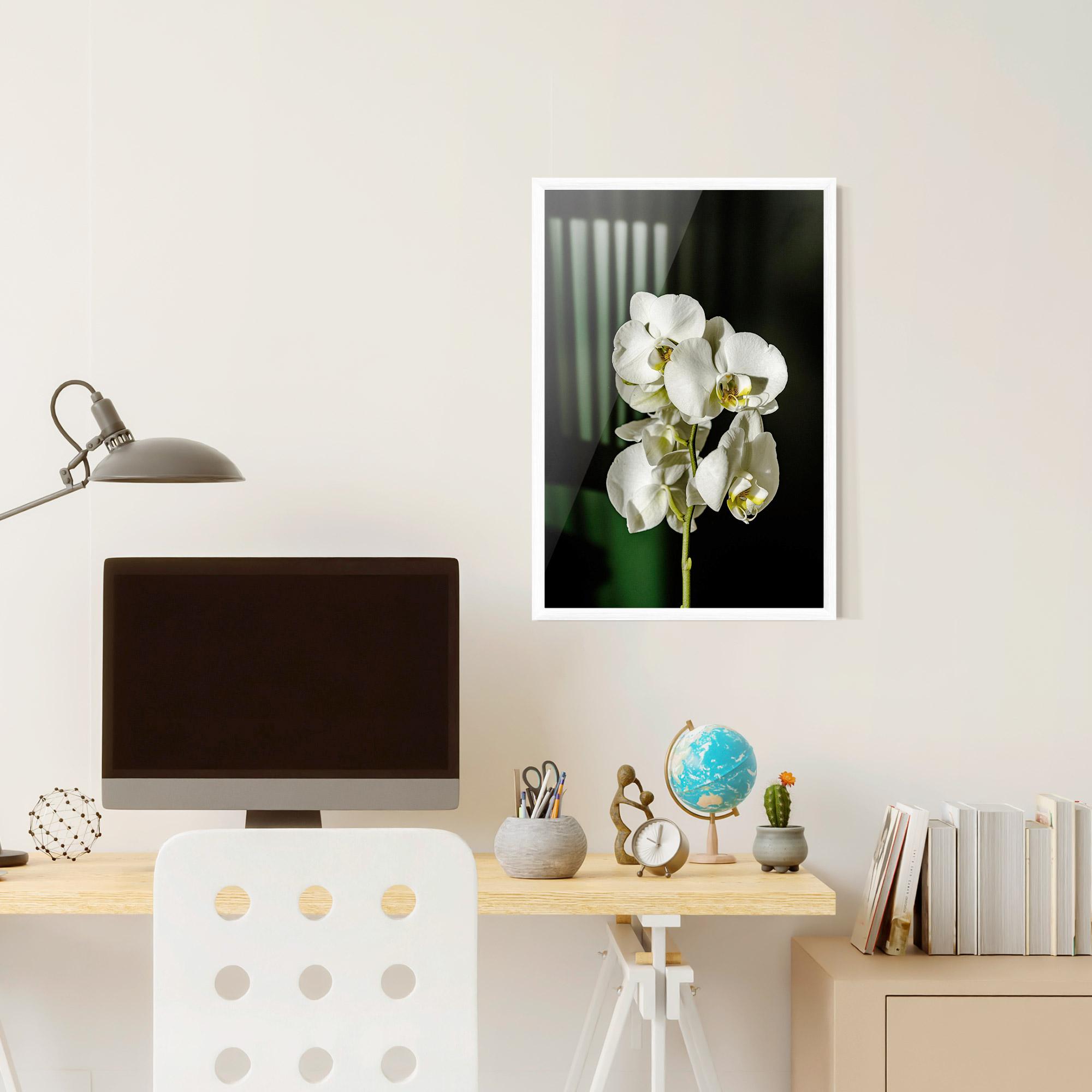 Gerahmte Poster Orchid On Green mockup 6
