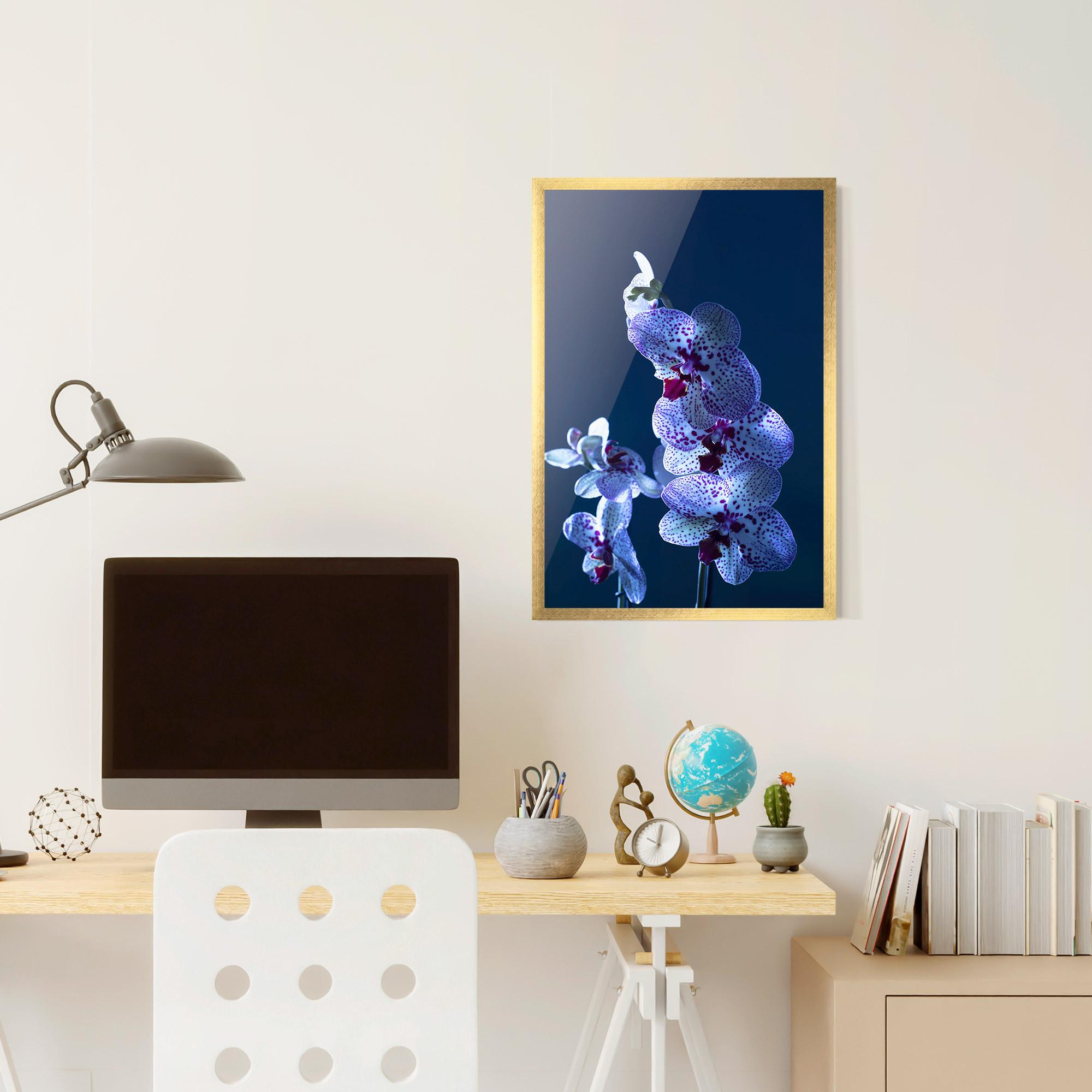 Gerahmte Poster Blue Light Orchid mockup 6
