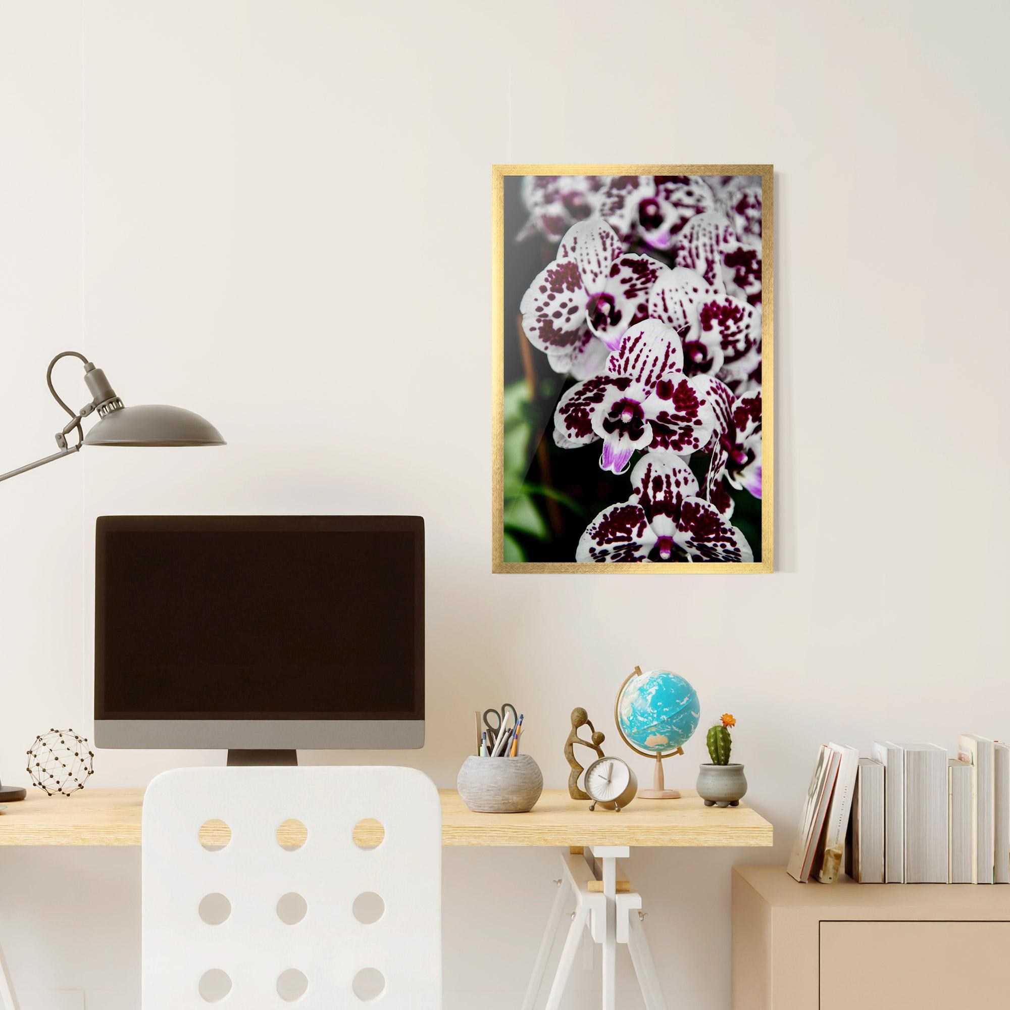 Gerahmte Poster Dark Purple Orchids mockup 6
