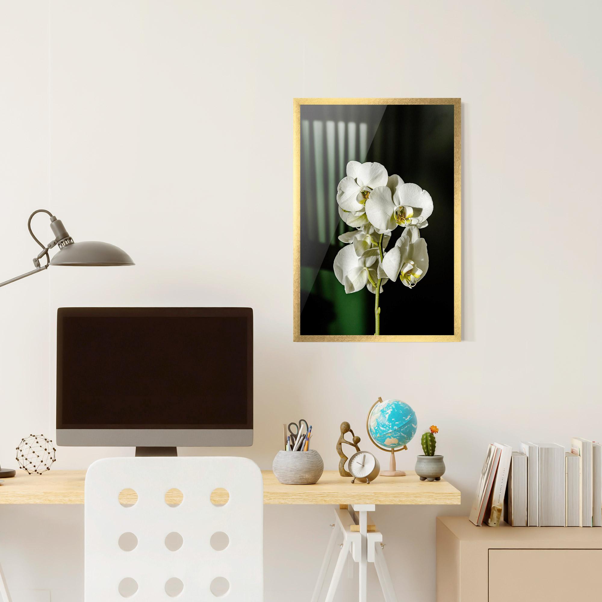 Gerahmte Poster Orchid On Green mockup 6