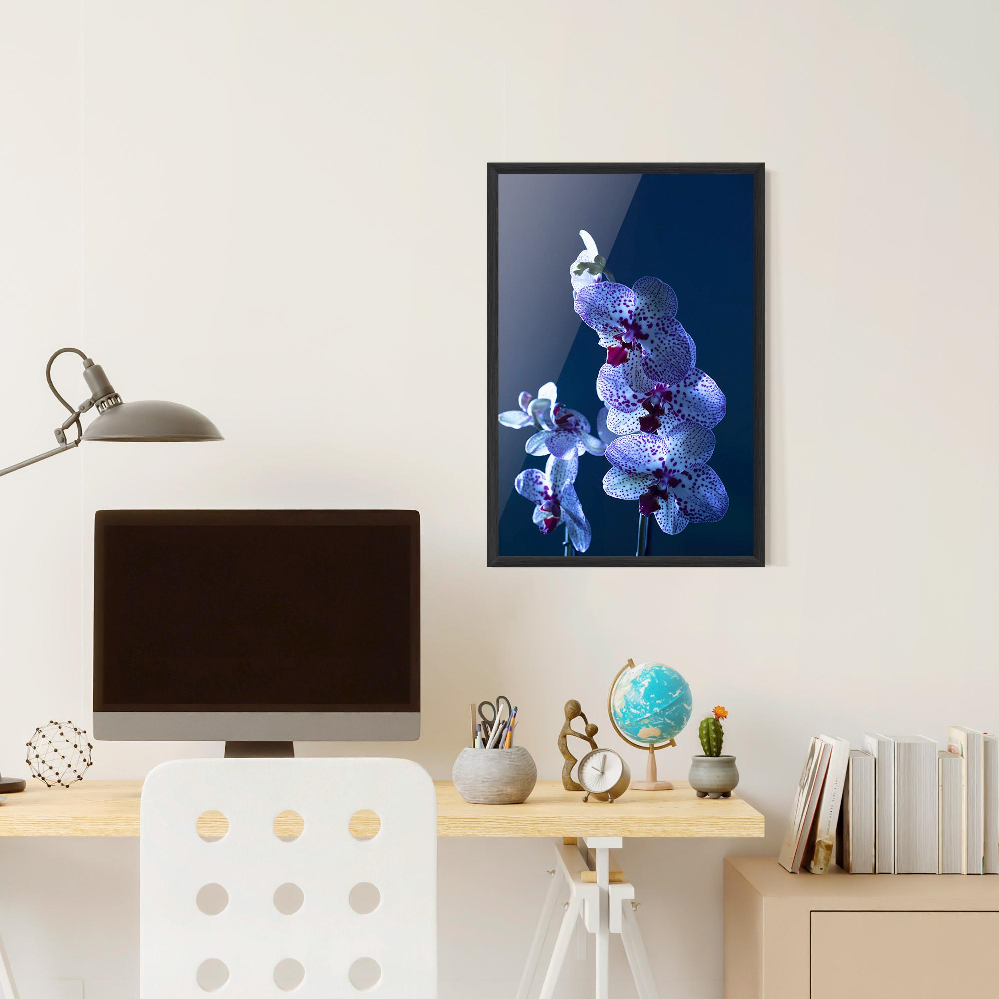 Gerahmte Poster Blue Light Orchid mockup 6