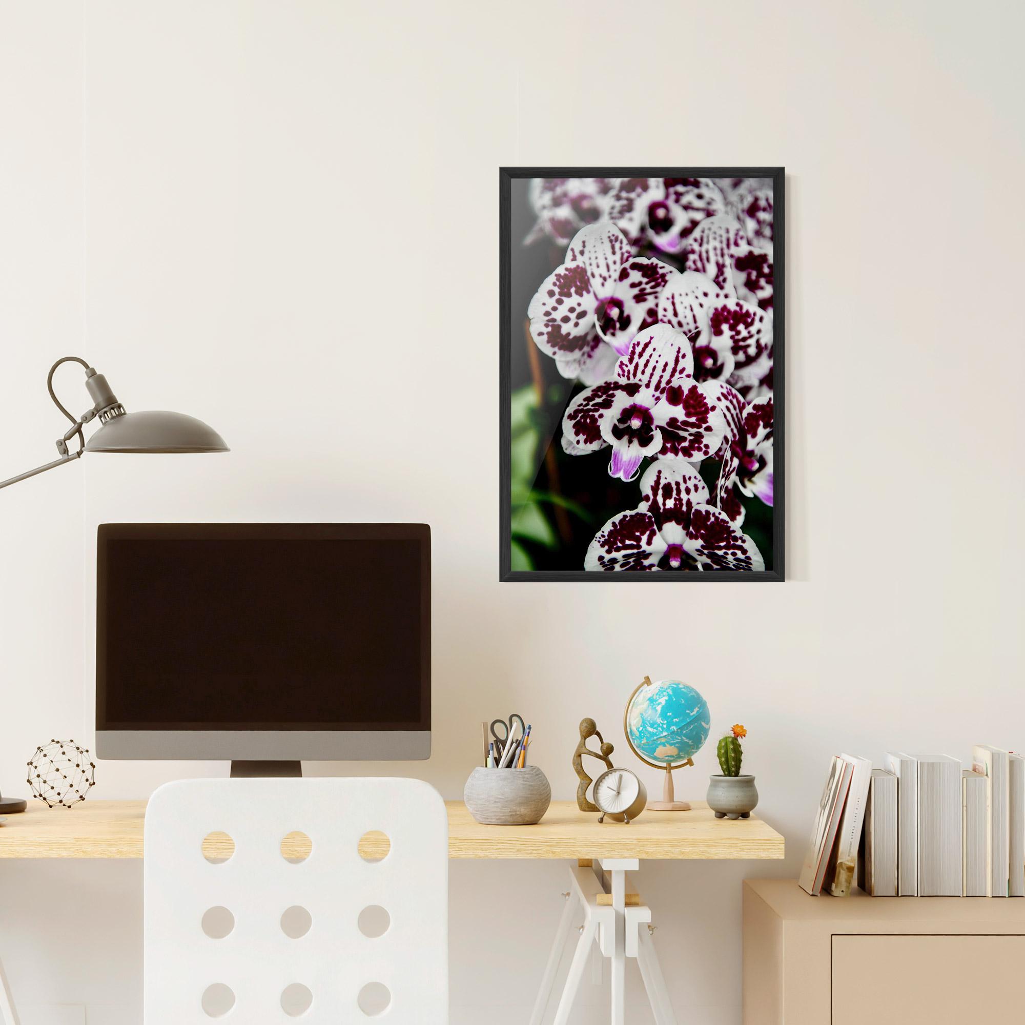 Gerahmte Poster Dark Purple Orchids mockup 6