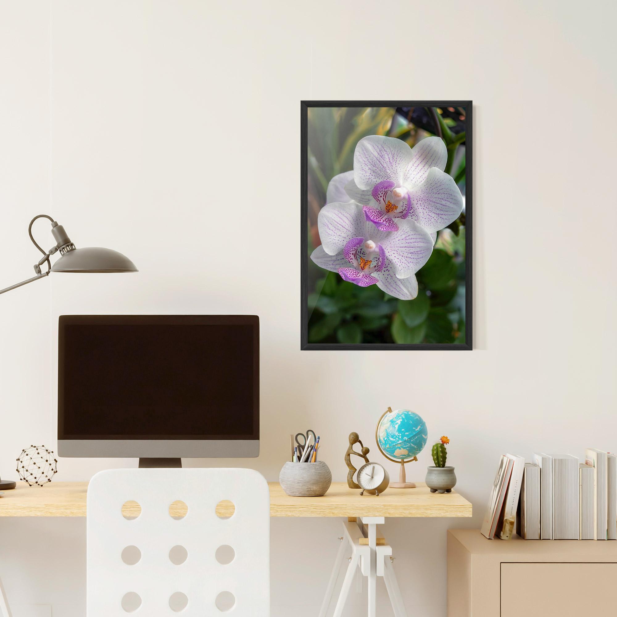 Gerahmte Poster White Orchids mockup 6