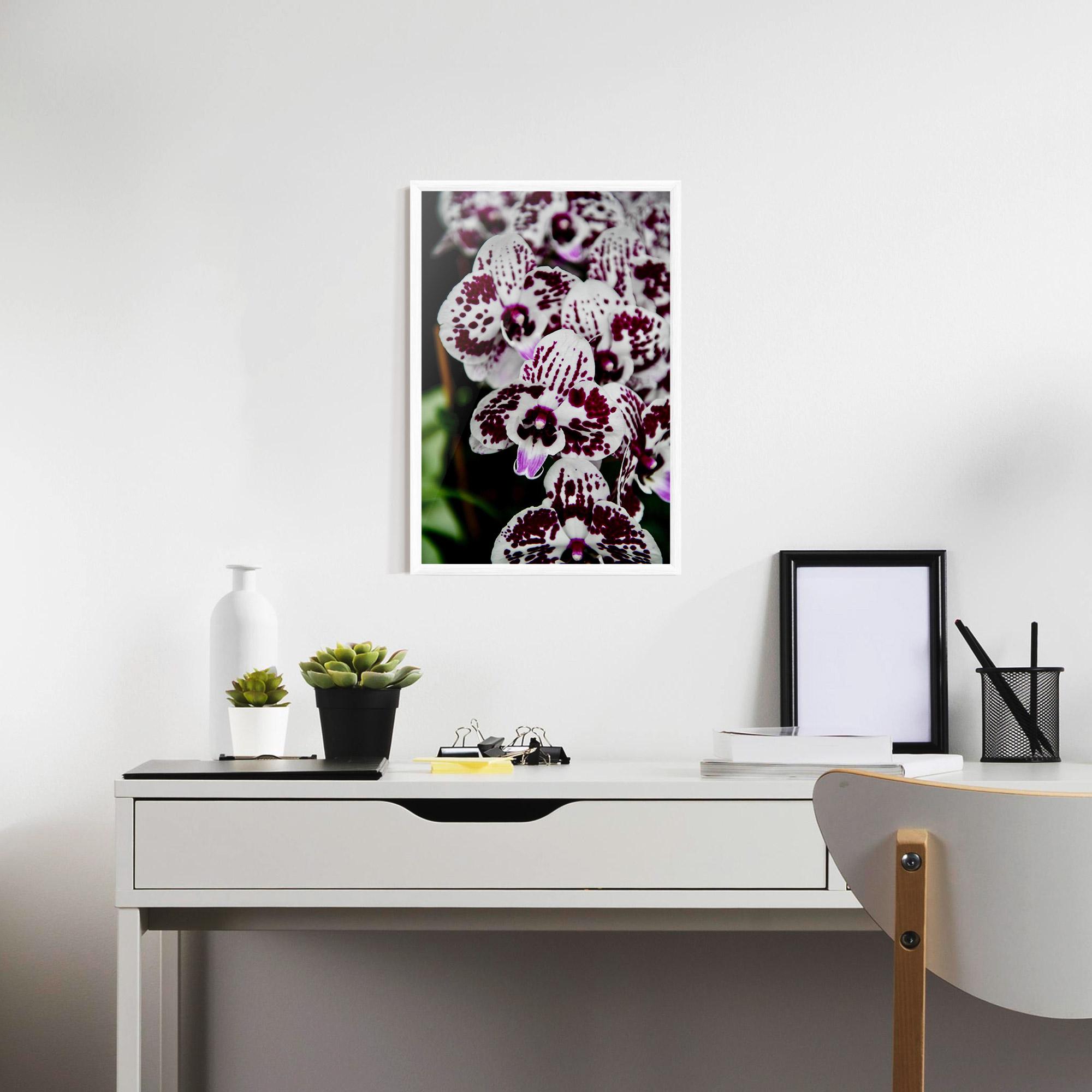 Gerahmte Poster Dark Purple Orchids mockup 7
