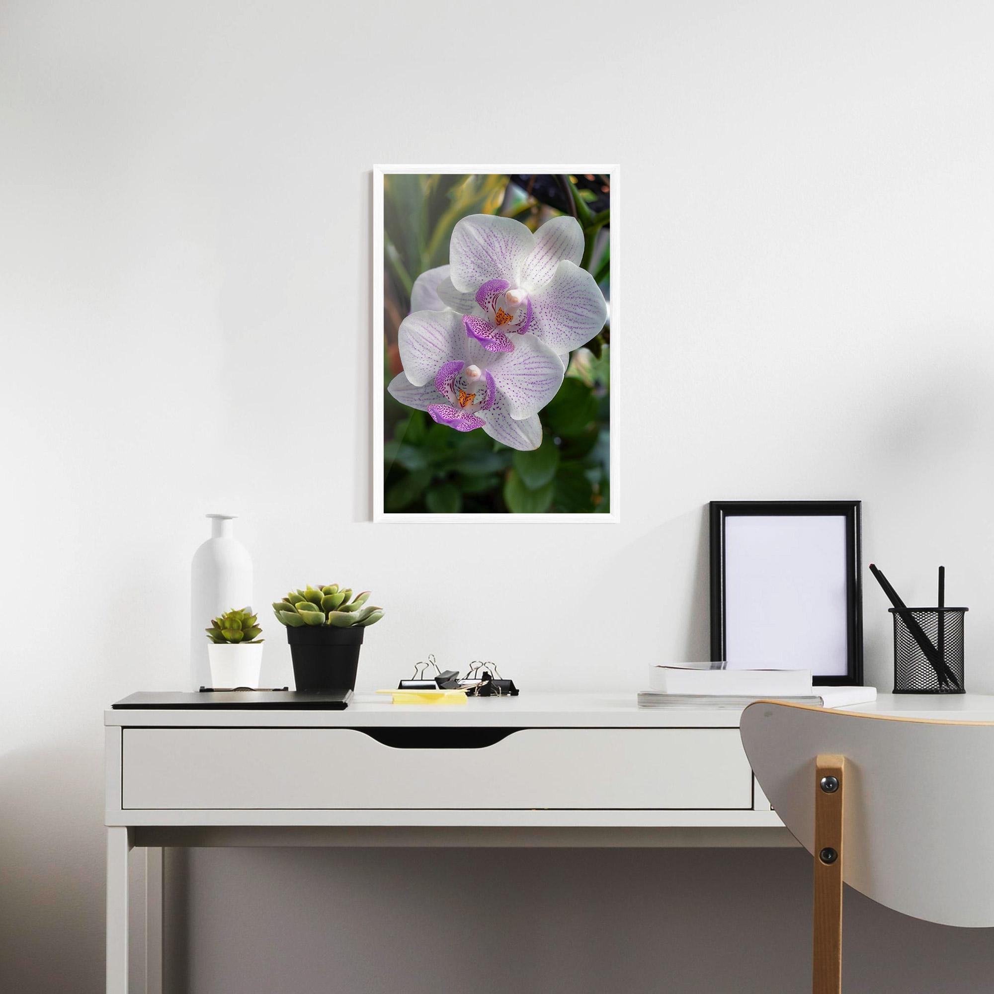 Gerahmte Poster White Orchids mockup 7