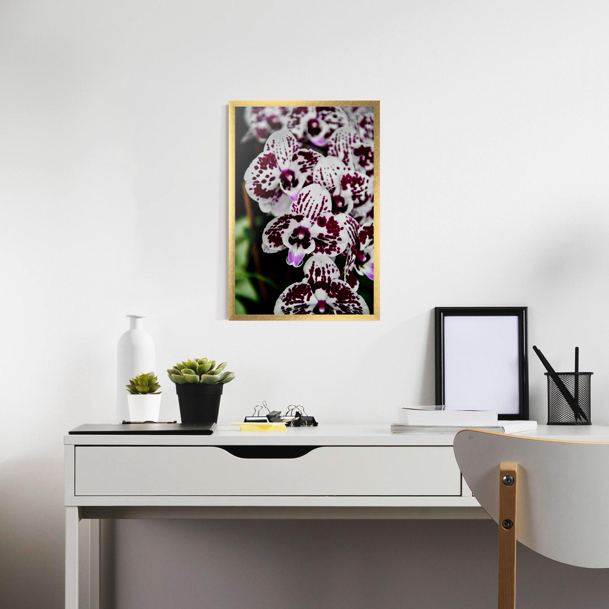 Gerahmte Poster Dark Purple Orchids mockup 7