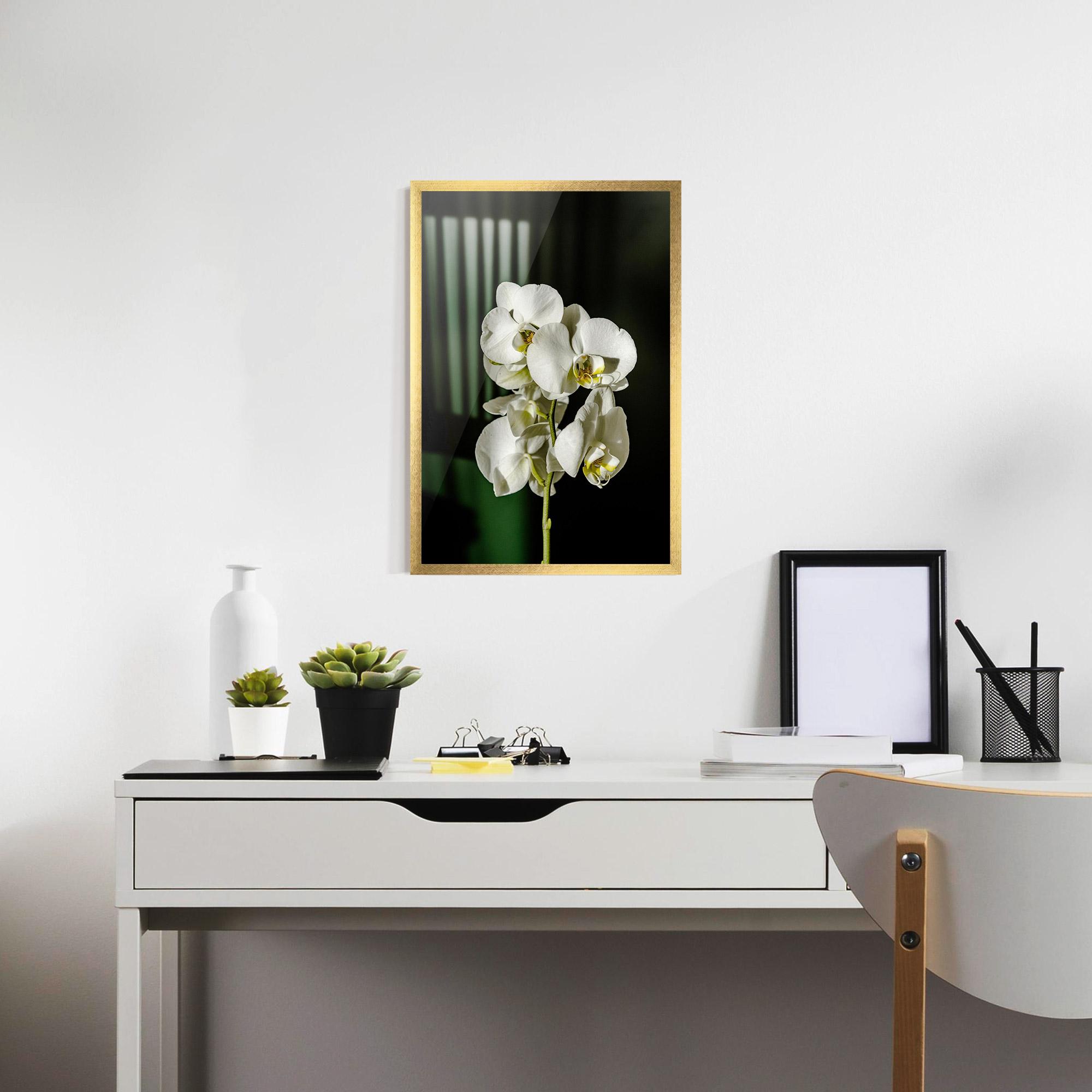 Gerahmte Poster Orchid On Green mockup 7