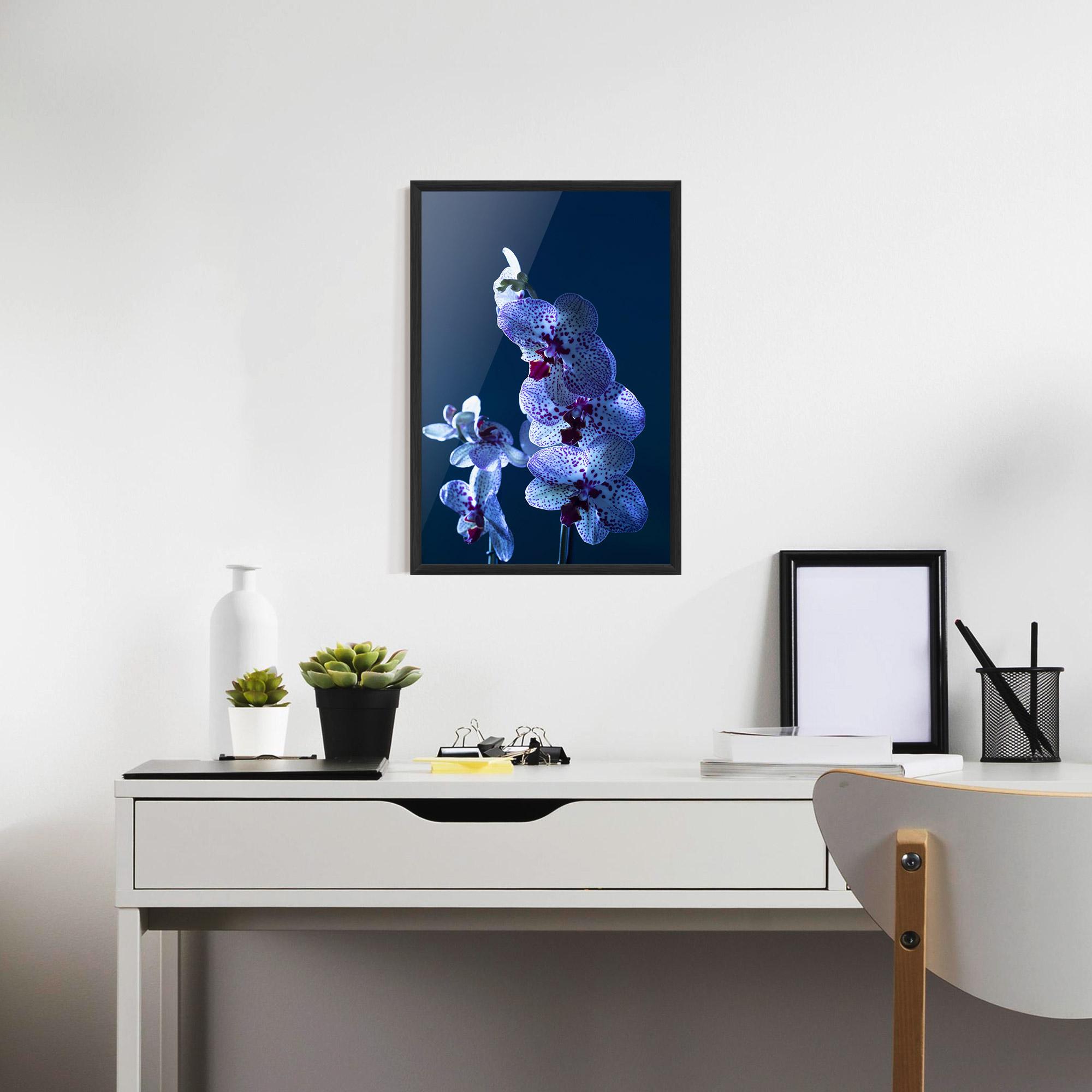 Gerahmte Poster Blue Light Orchid mockup 7