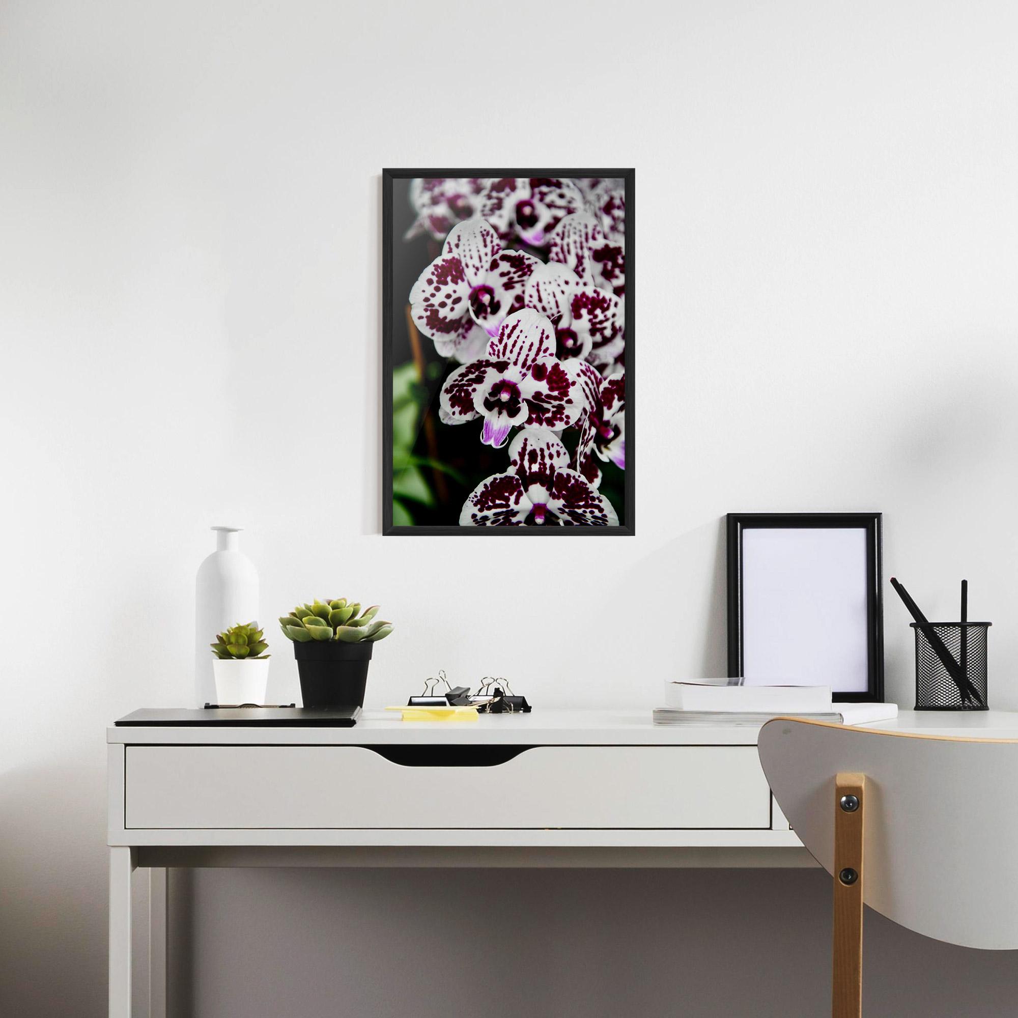 Gerahmte Poster Dark Purple Orchids mockup 7