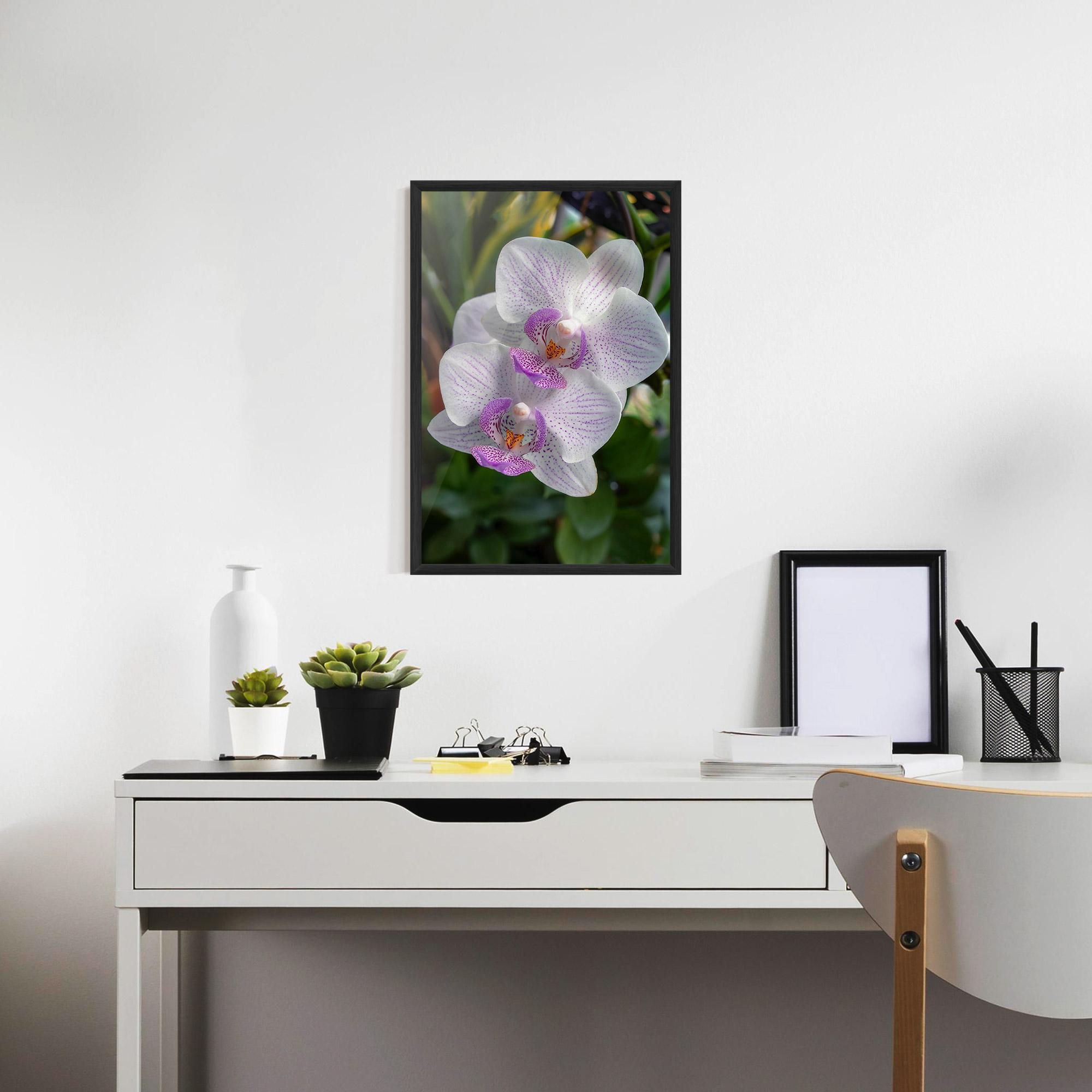 Gerahmte Poster White Orchids mockup 7