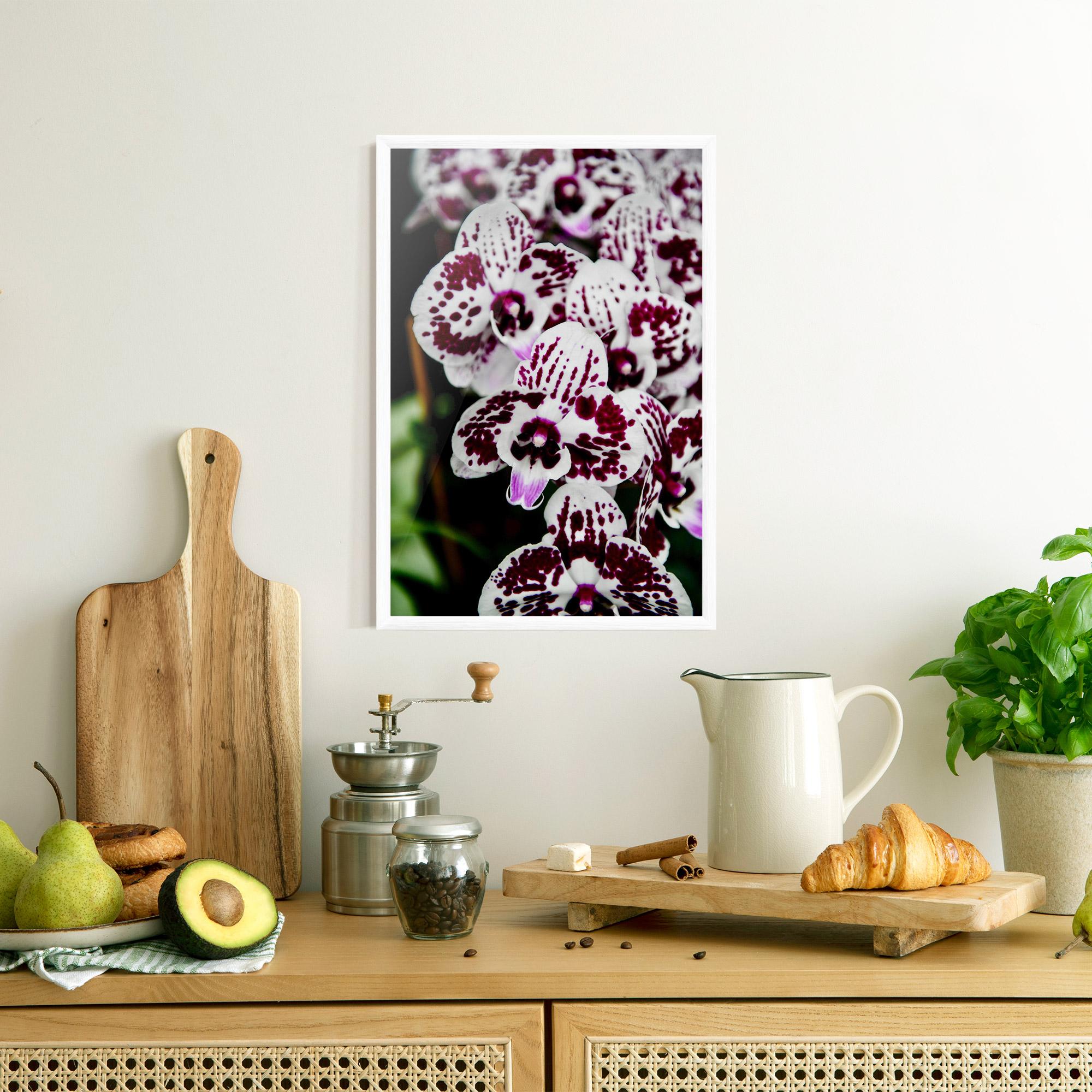 Gerahmte Poster Dark Purple Orchids mockup 8