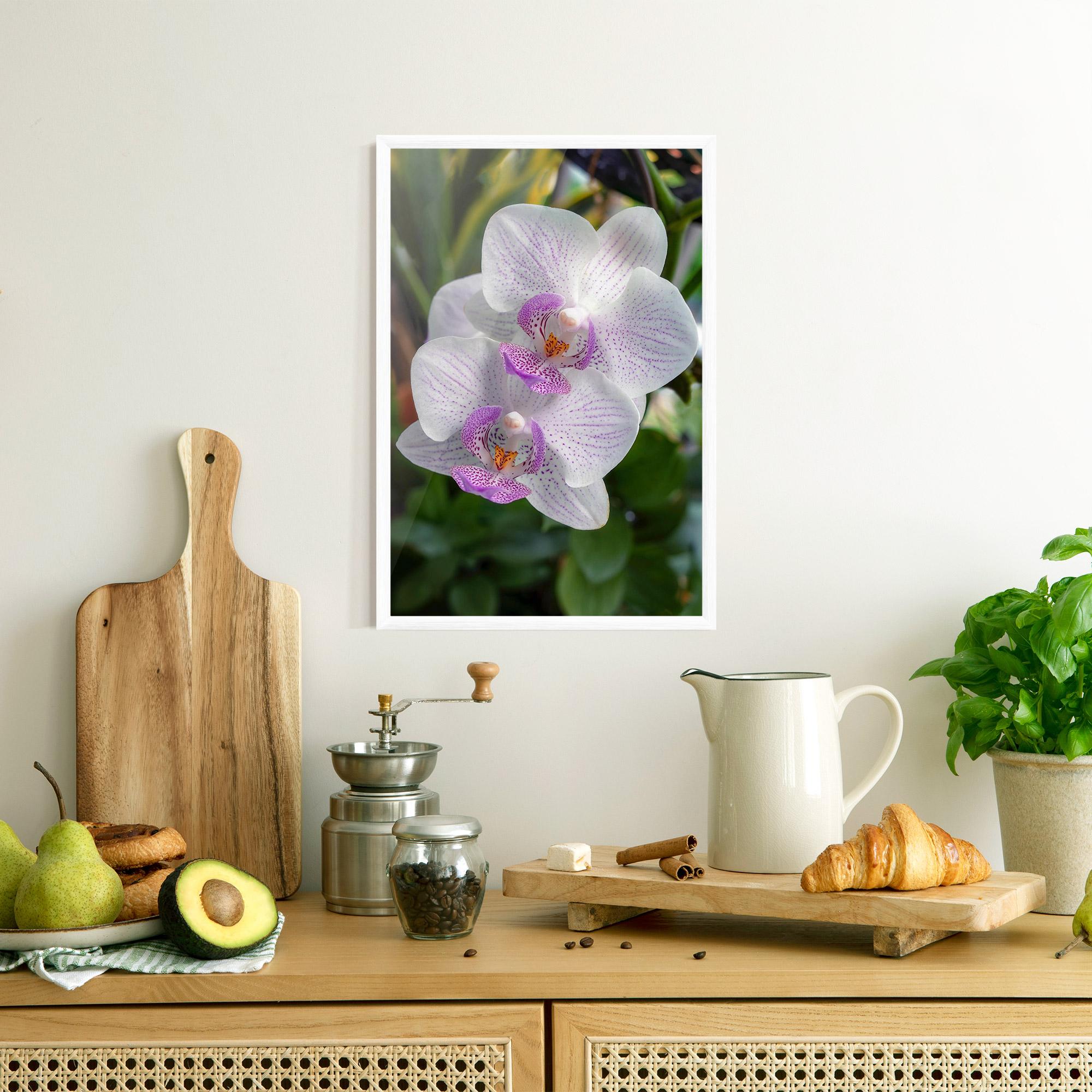 Gerahmte Poster White Orchids mockup 8