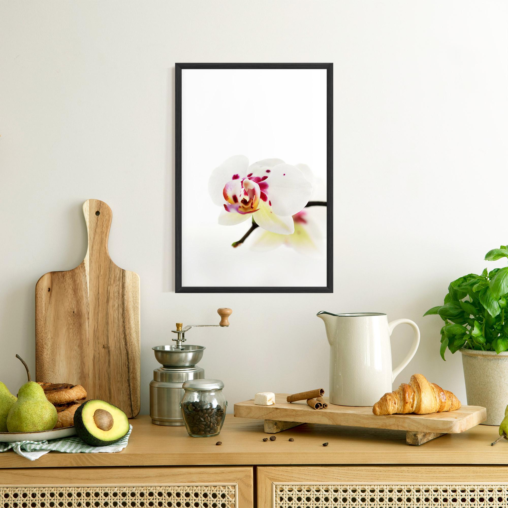 Gerahmte Poster Clean White Orchid mockup 8