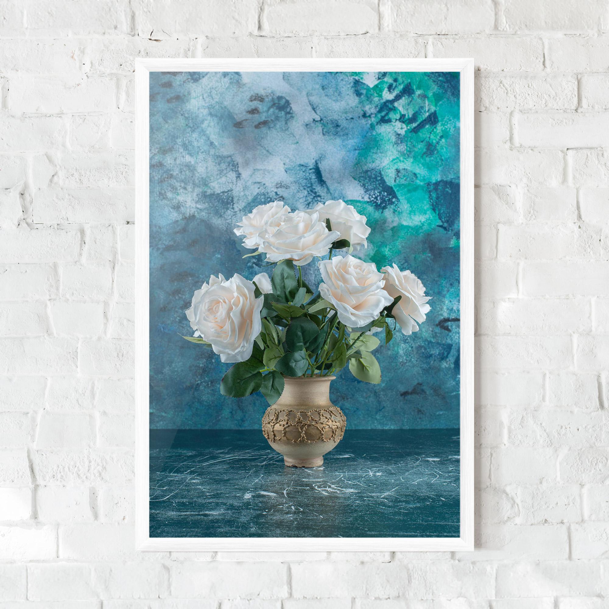 Gerahmte Poster White Roses On Blue mockup 0