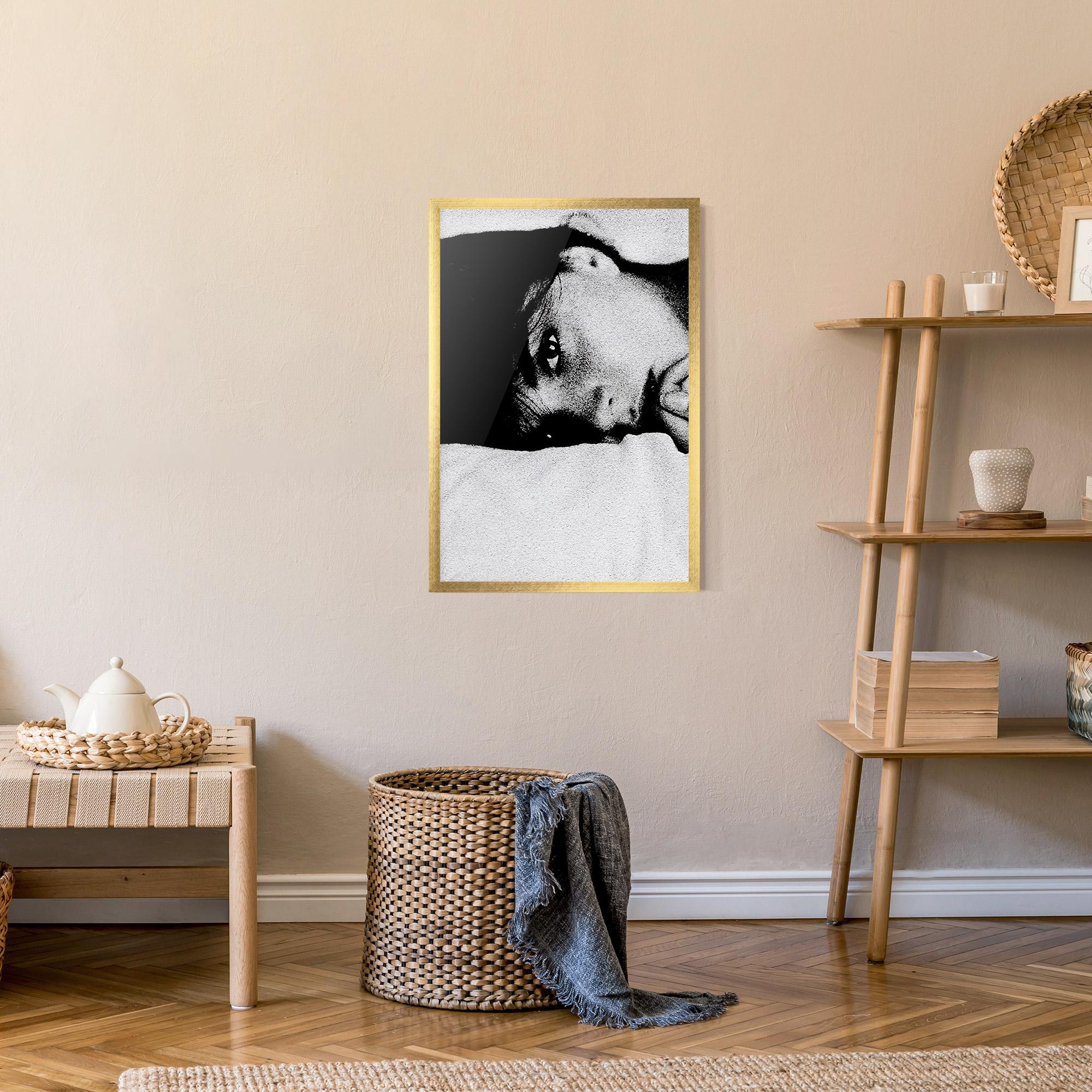 Gerahmte Poster Eye Contact mockup 9