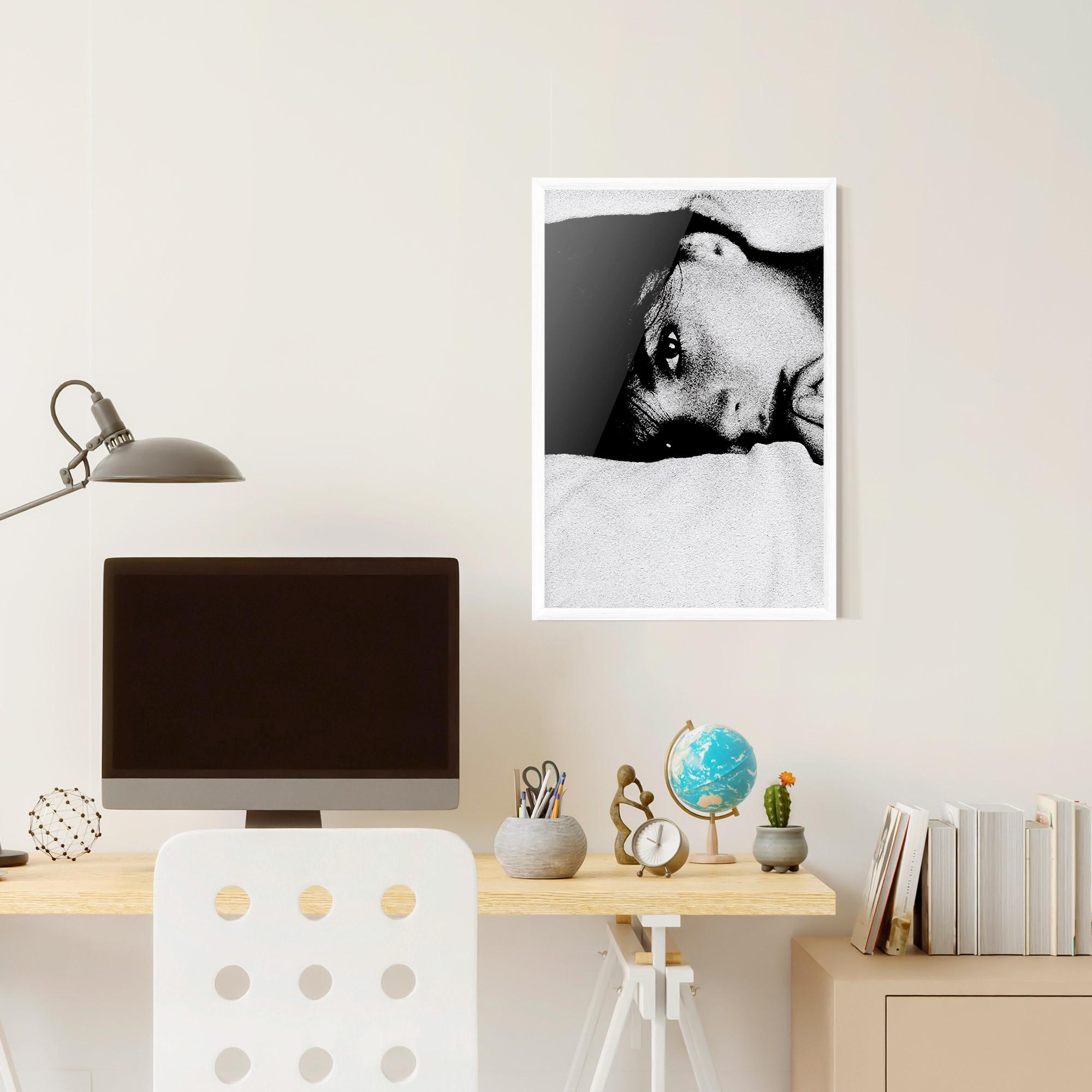 Gerahmte Poster Eye Contact mockup 6