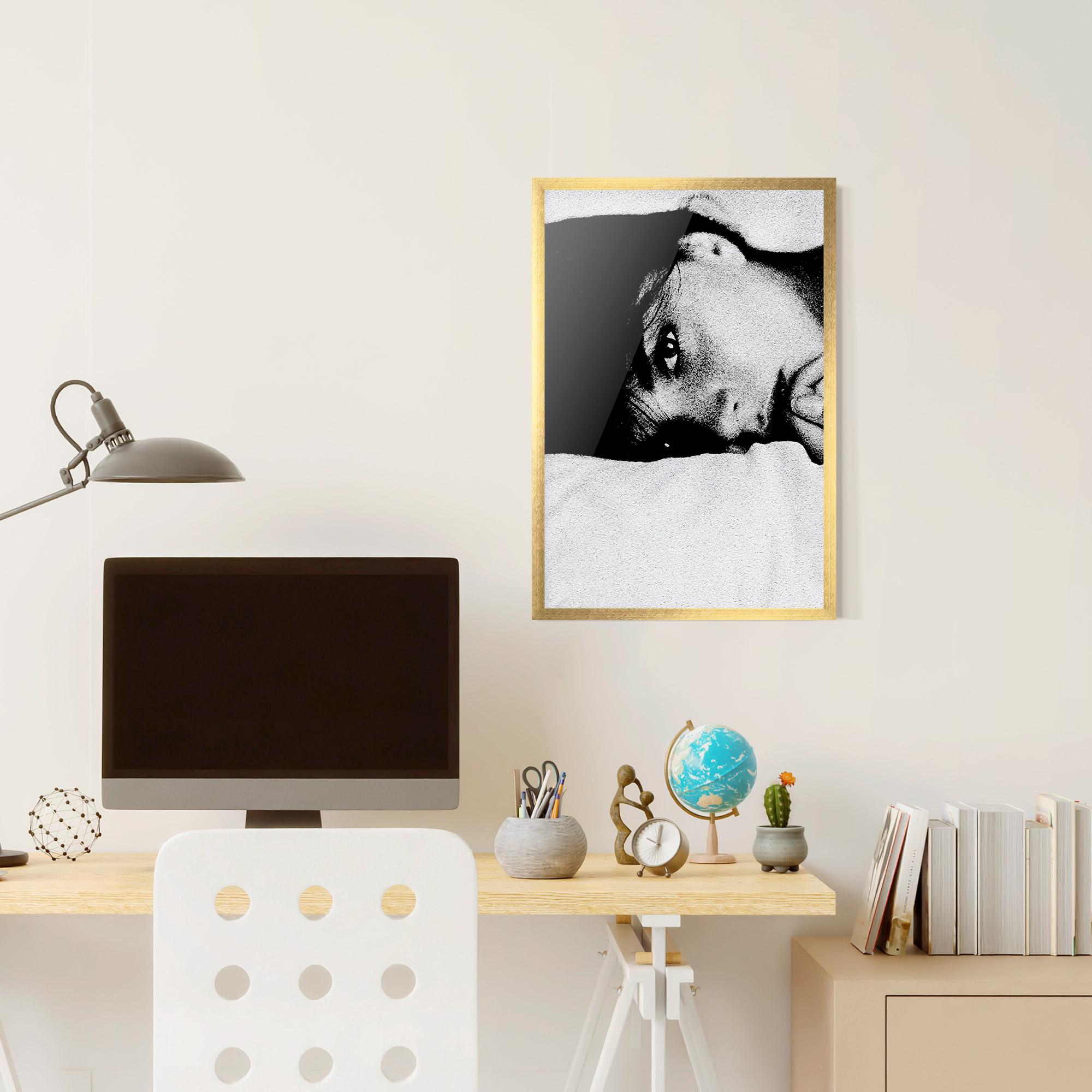 Gerahmte Poster Eye Contact mockup 6