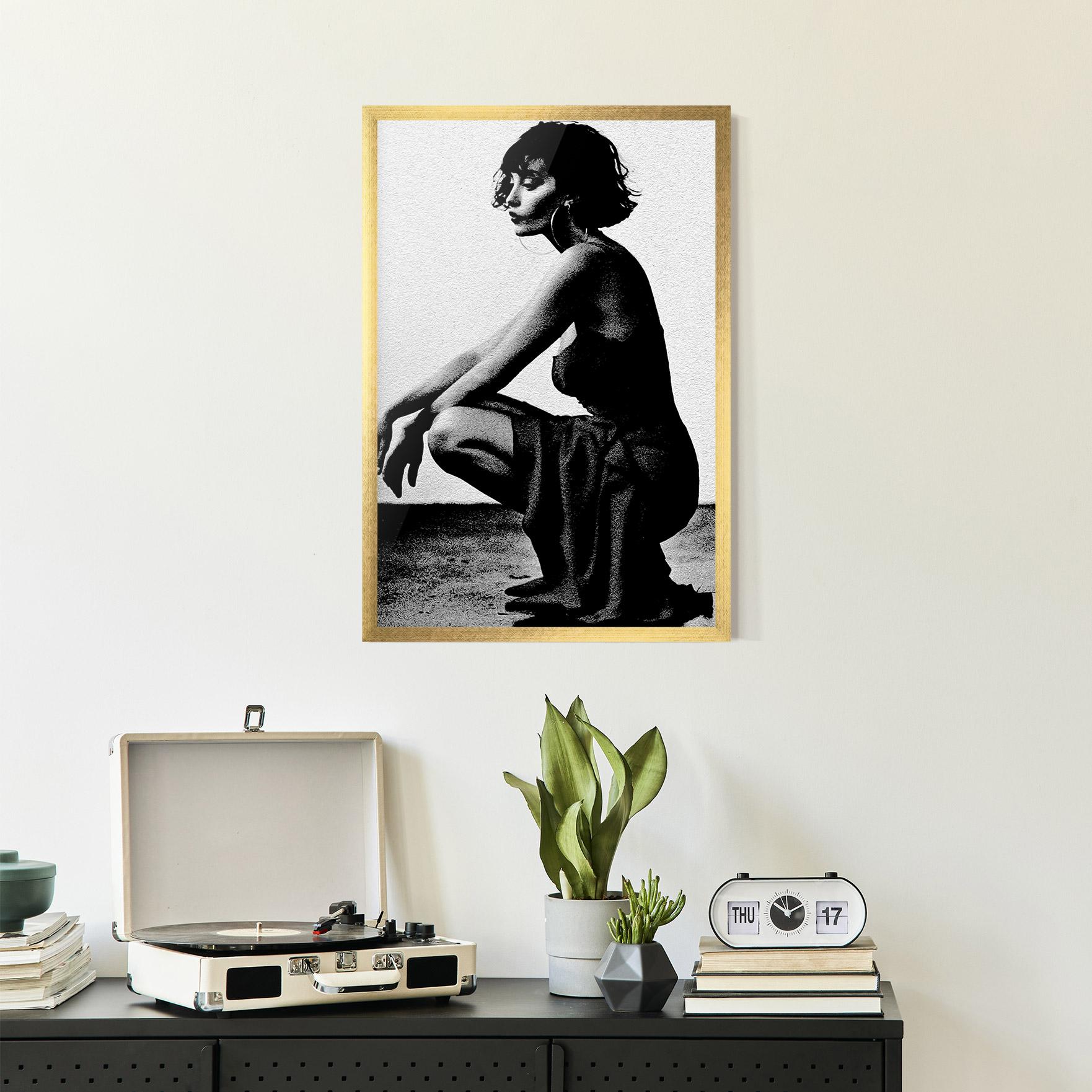 Gerahmte Poster Grey Long Dress mockup 2