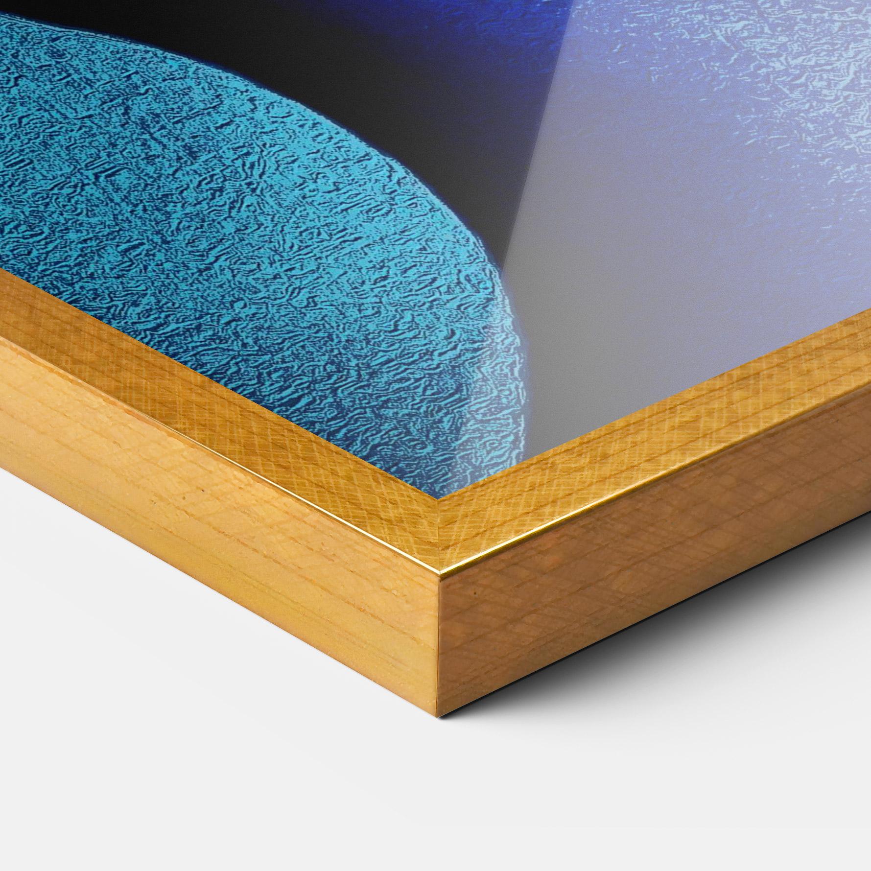 Gerahmte Poster Blue White Face Art mockup 3