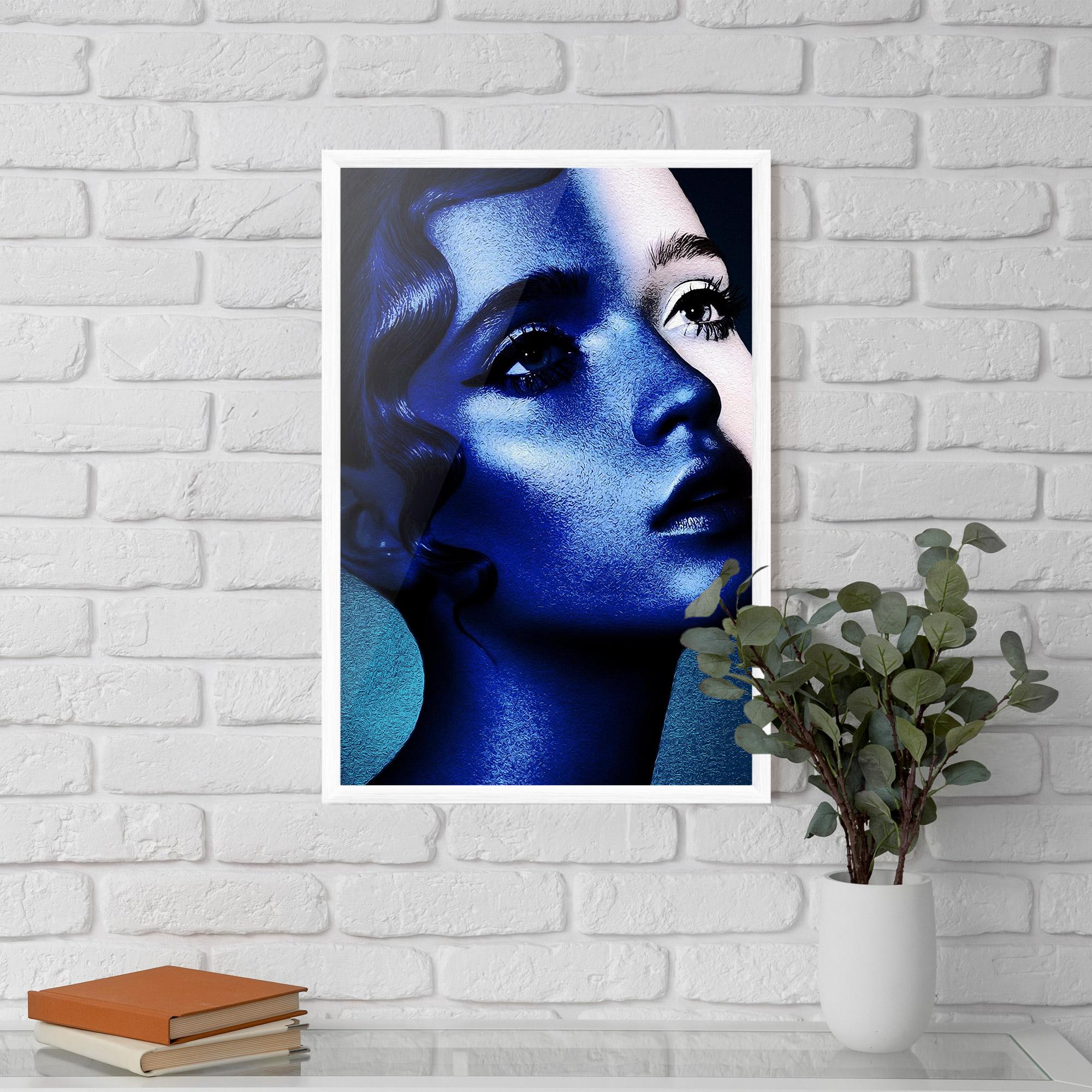 Gerahmte Poster Blue White Face Art mockup 5