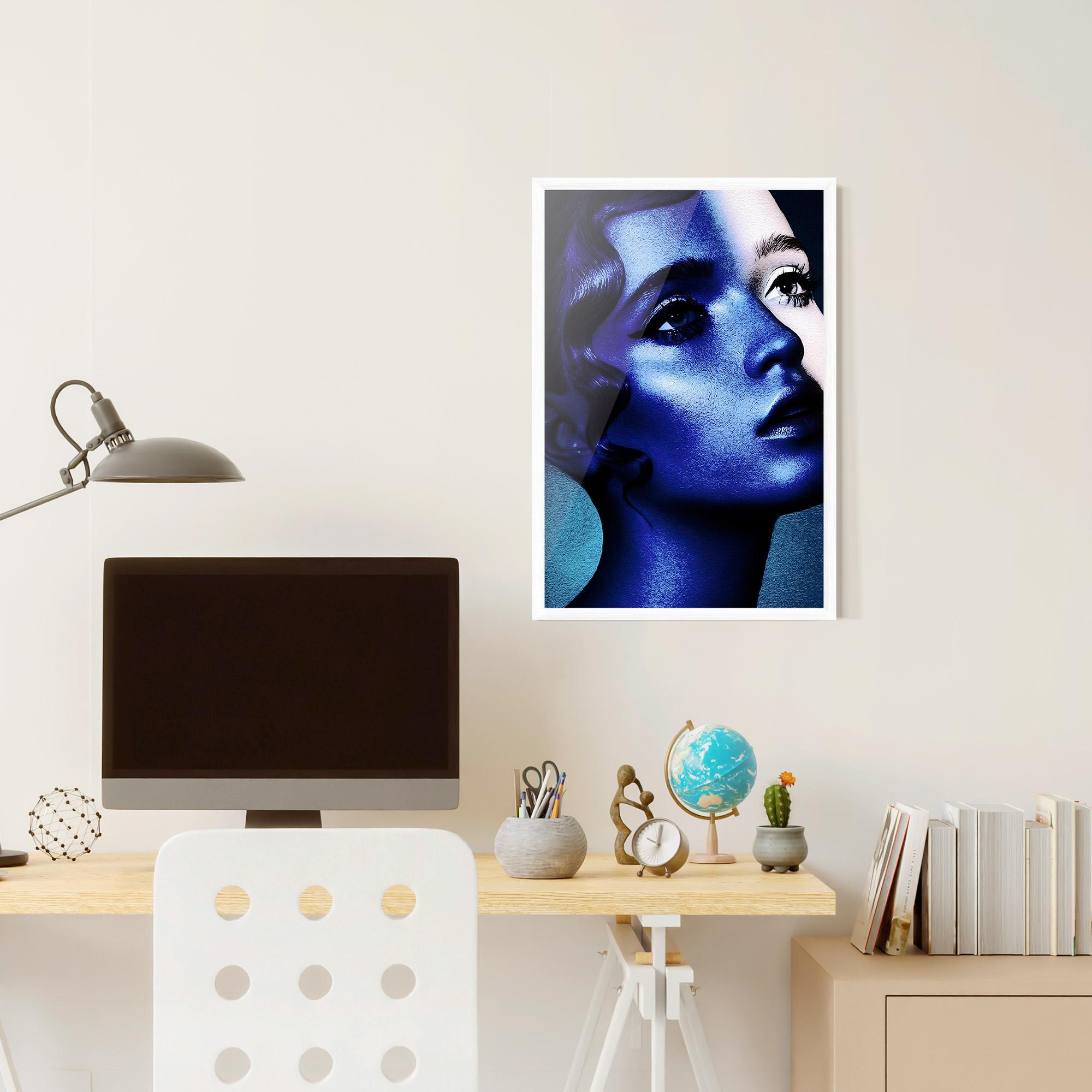 Gerahmte Poster Blue White Face Art mockup 6