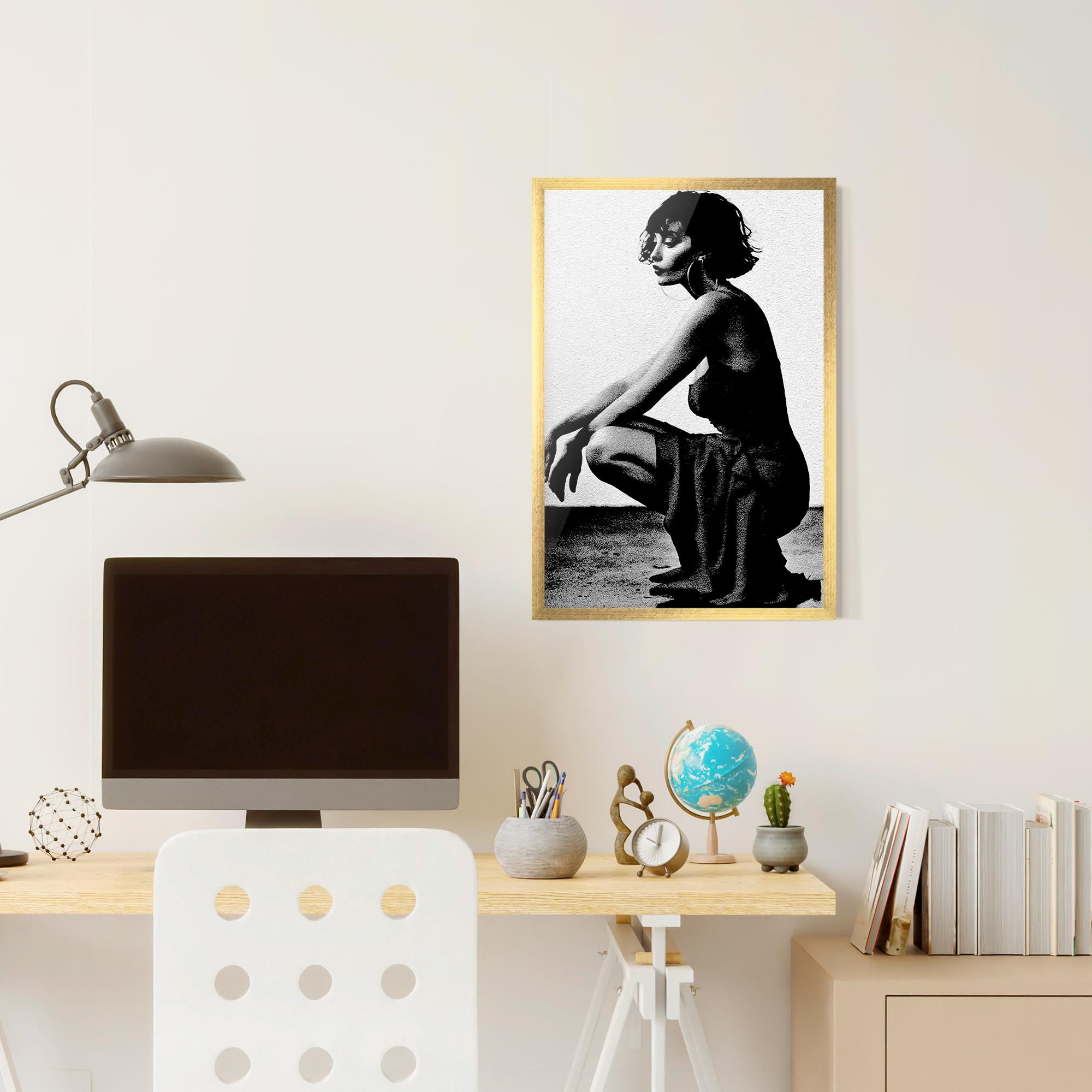 Gerahmte Poster Grey Long Dress mockup 6