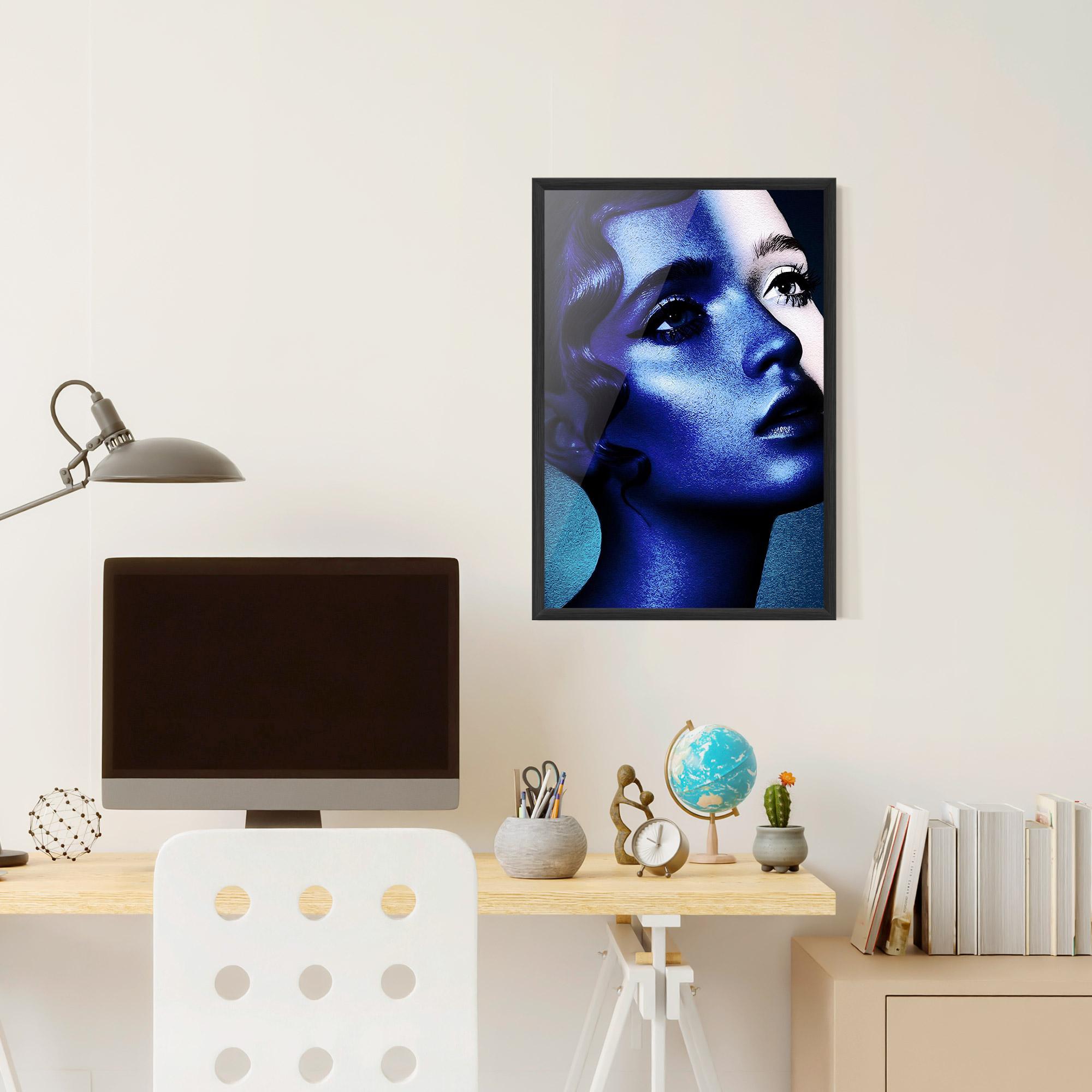 Gerahmte Poster Blue White Face Art mockup 6