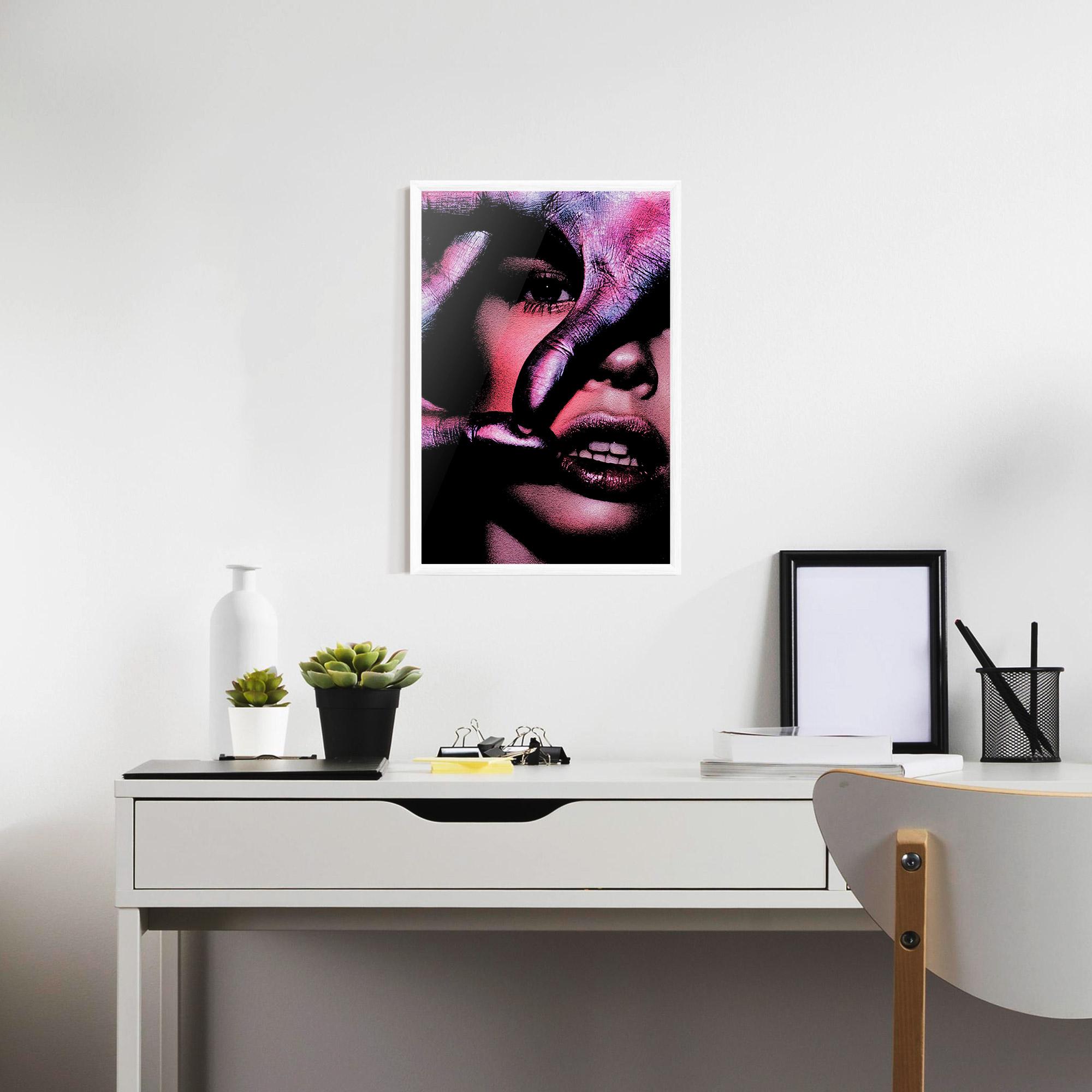 Gerahmte Poster Purple Glitter Hand mockup 7