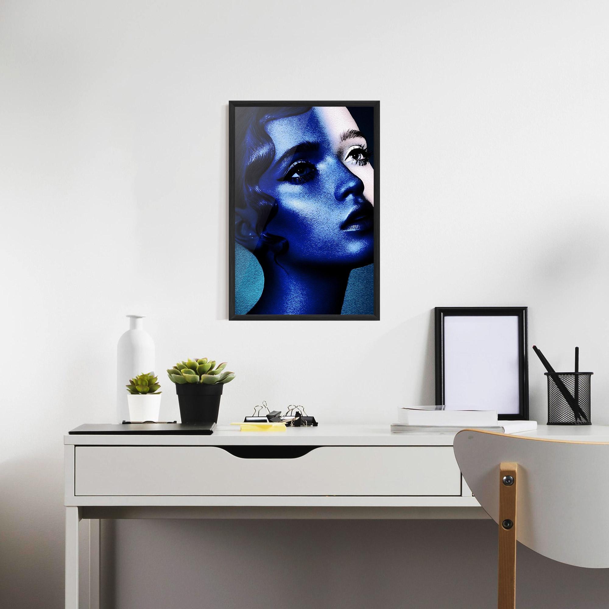 Gerahmte Poster Blue White Face Art mockup 7