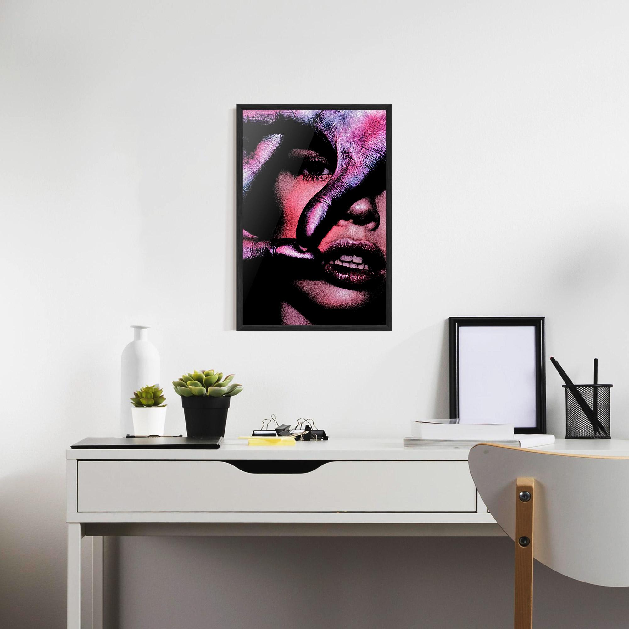 Gerahmte Poster Purple Glitter Hand mockup 7