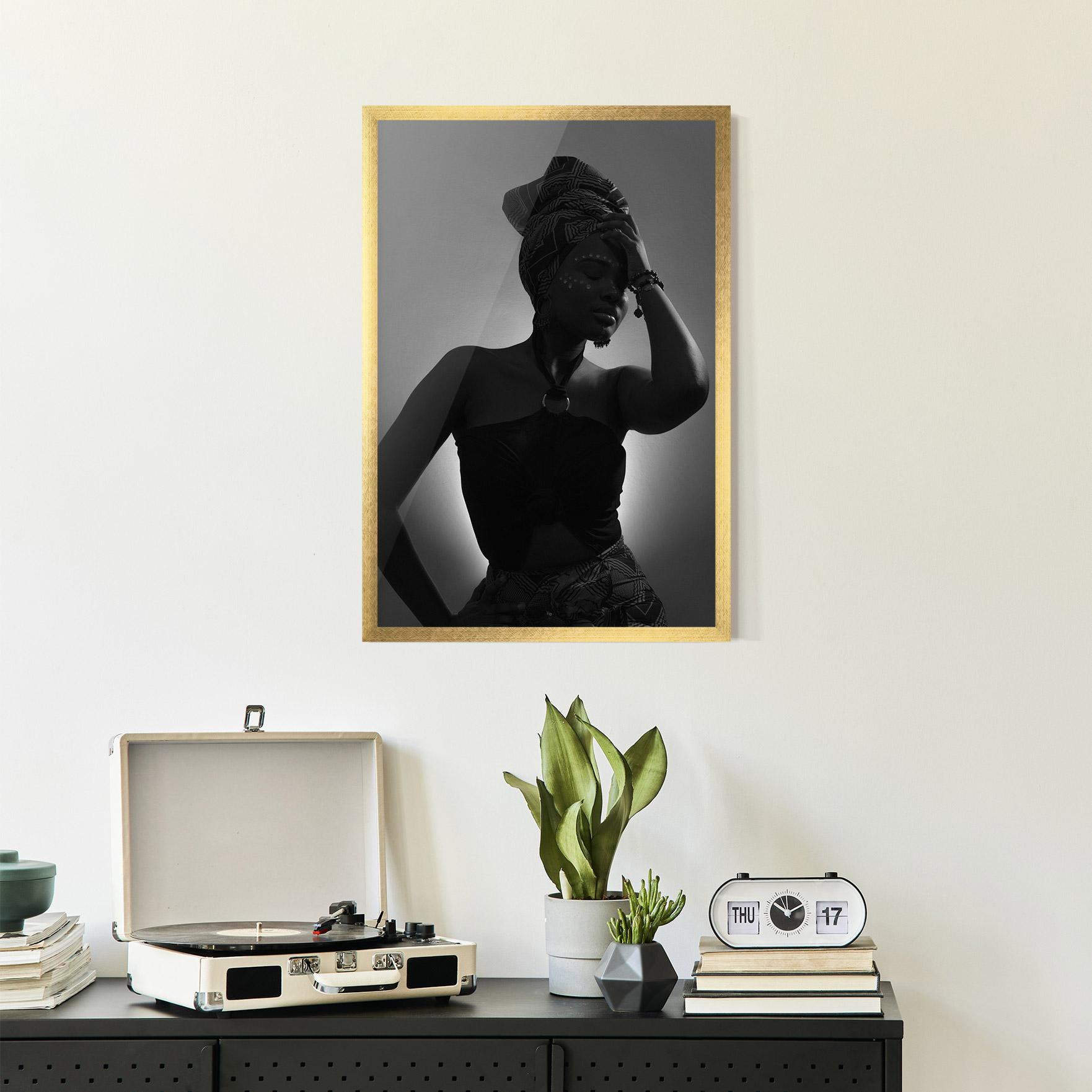 Gerahmte Poster African Woman Shadow mockup 2