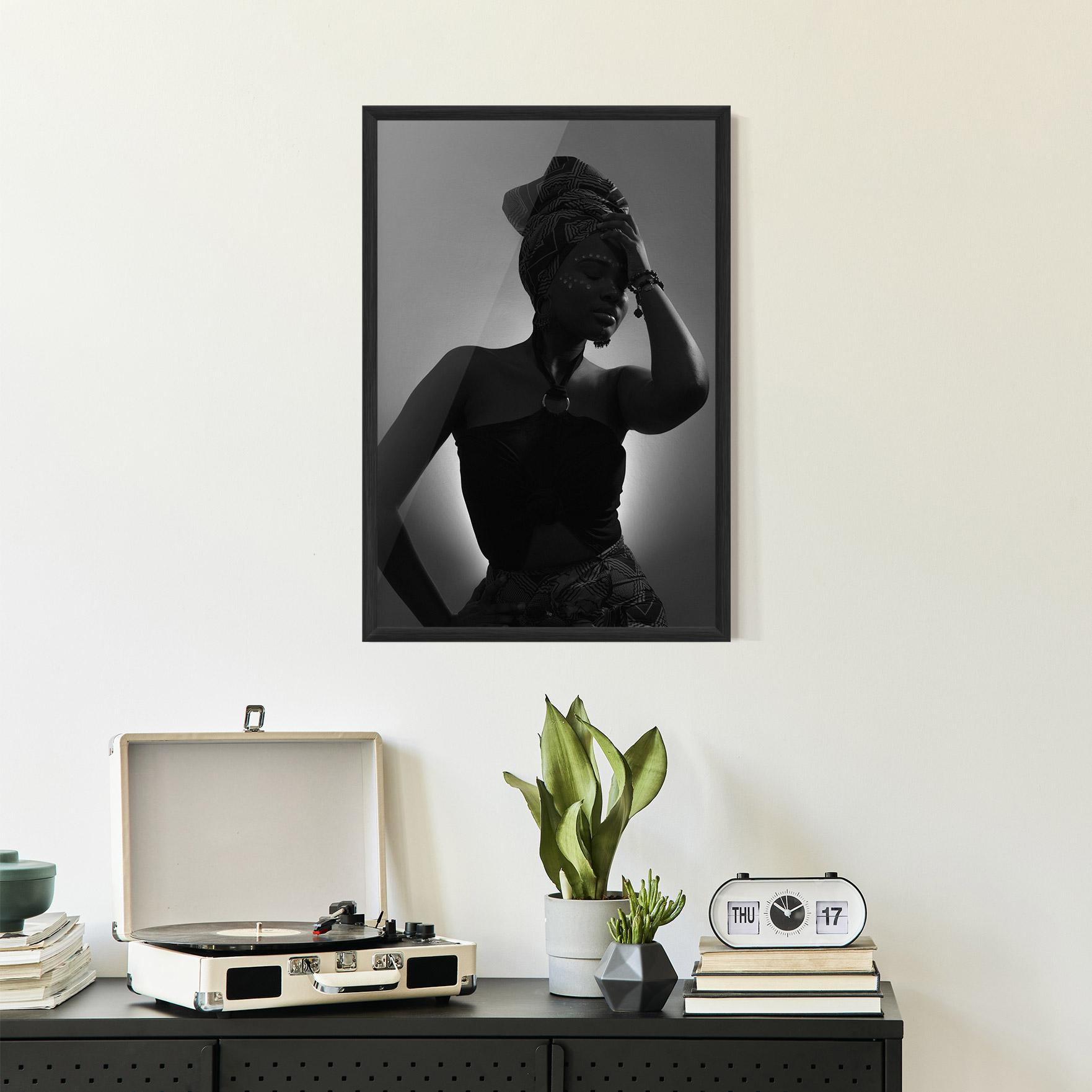 Gerahmte Poster African Woman Shadow mockup 2