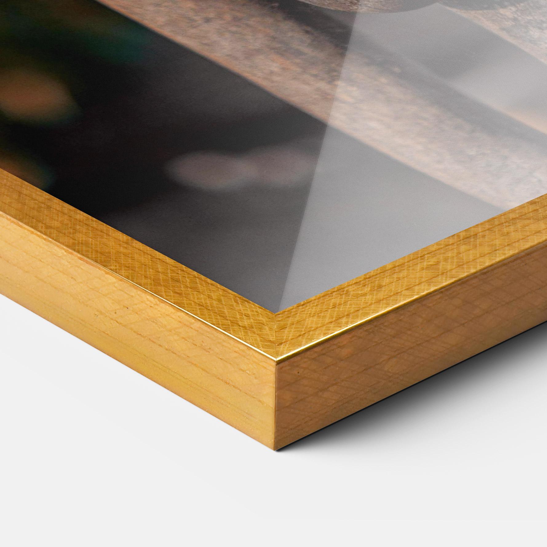 Gerahmte Poster Three Heads Statue mockup 3