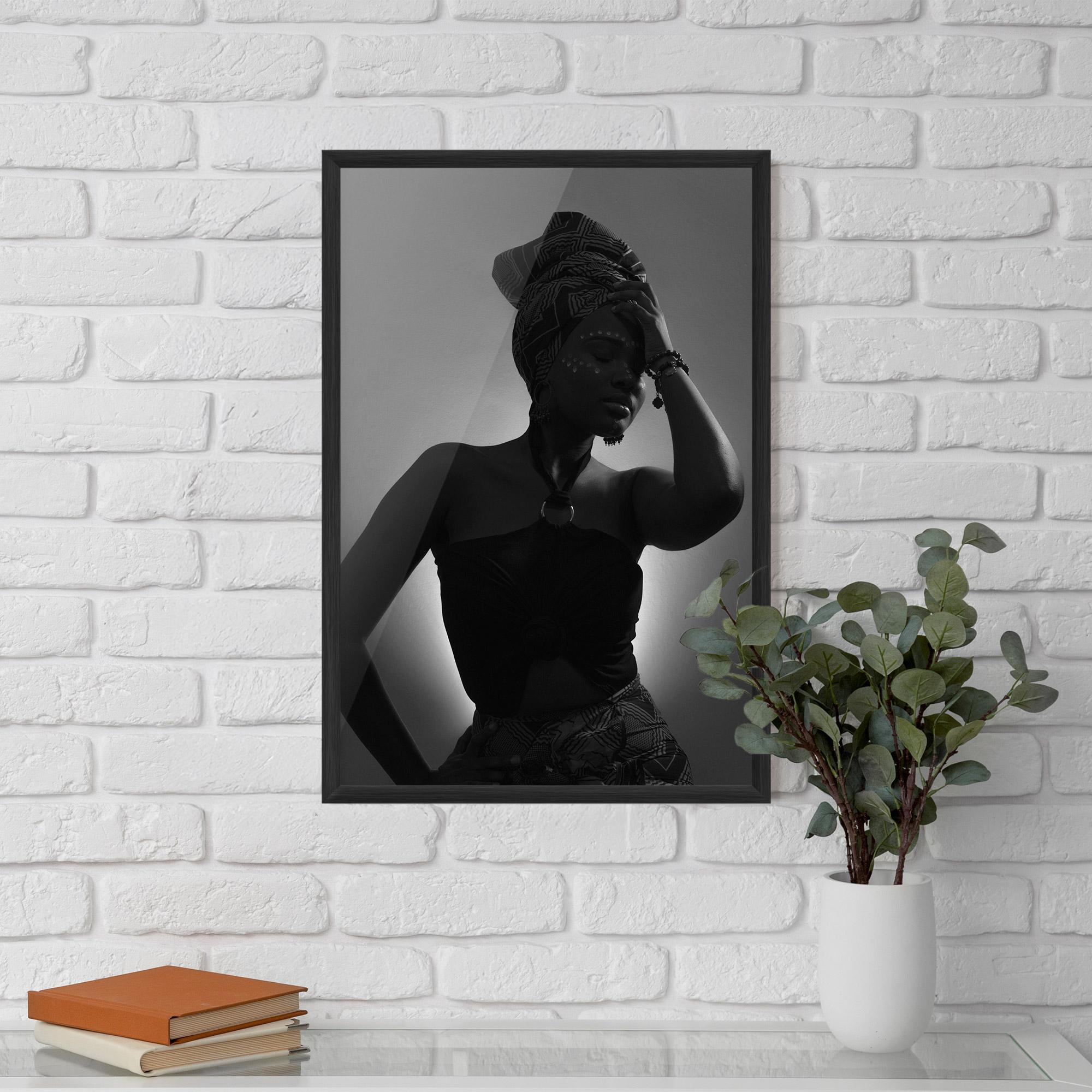 Gerahmte Poster African Woman Shadow mockup 5