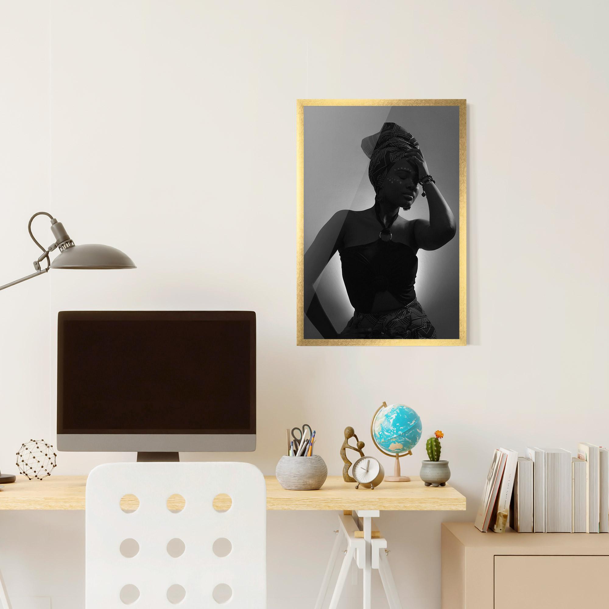 Gerahmte Poster African Woman Shadow mockup 6