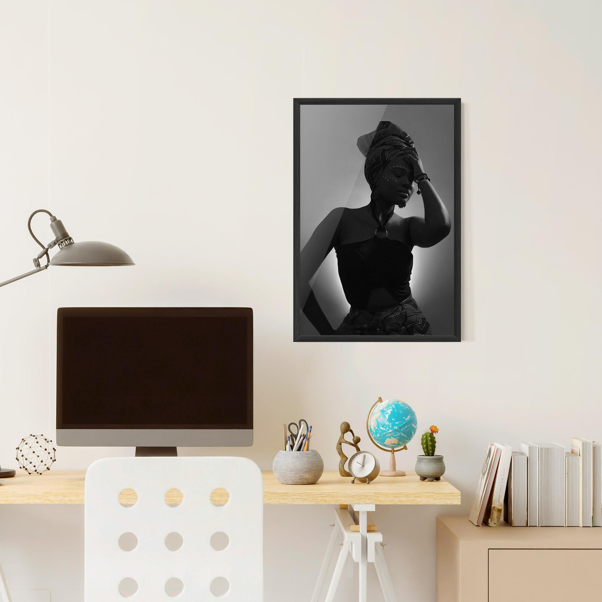 Gerahmte Poster African Woman Shadow mockup 6