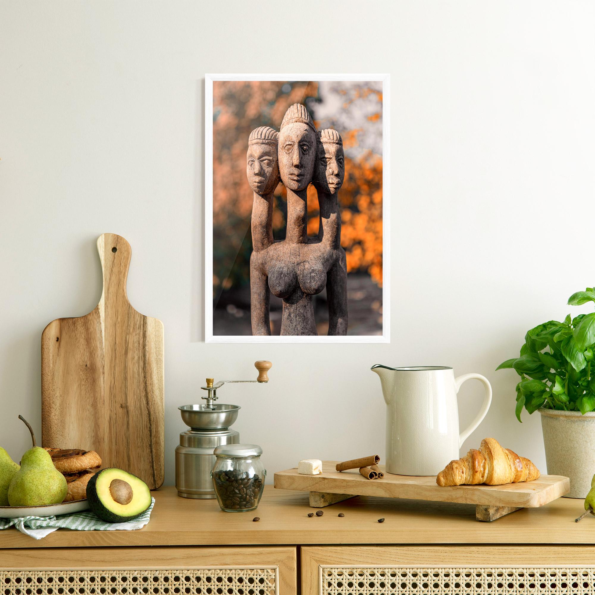 Gerahmte Poster Three Heads Statue mockup 8