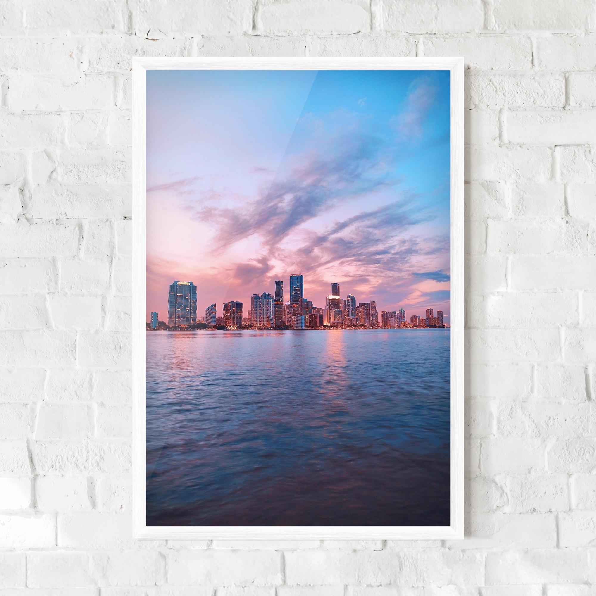 Gerahmte Poster Over The Lake mockup 0