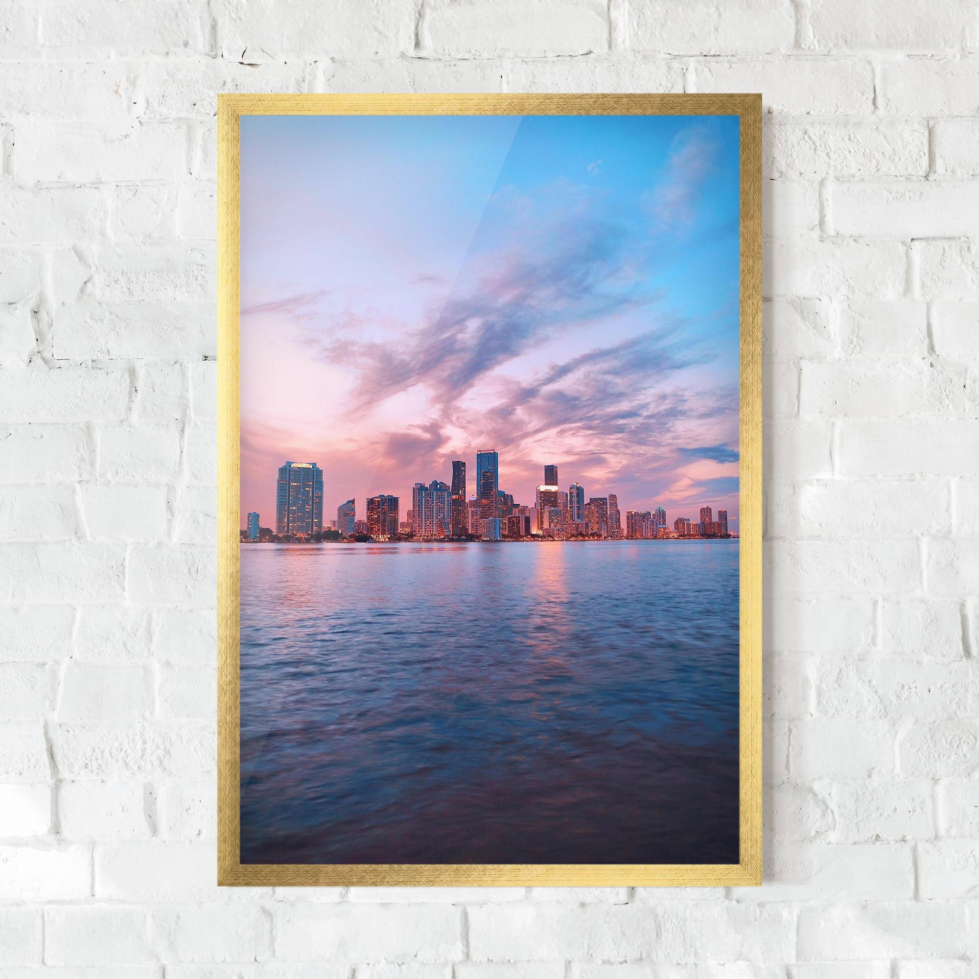 Gerahmte Poster Over The Lake mockup 0