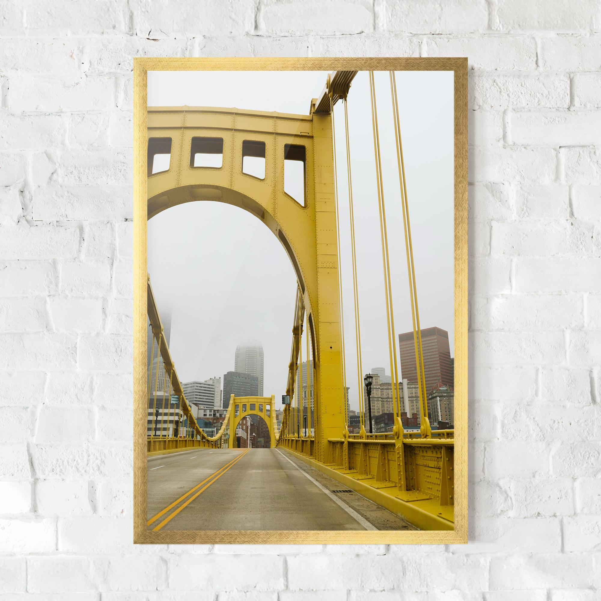 Gerahmte Poster Yellow Foggy Bridge mockup 0