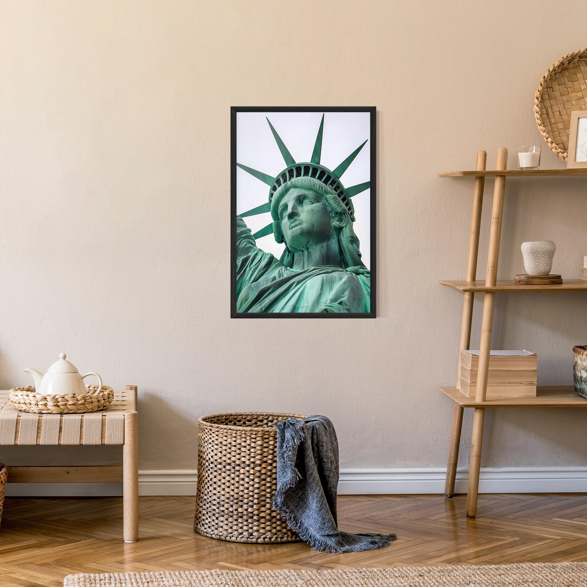 Gerahmte Poster Statue Of Liberty Head mockup 9
