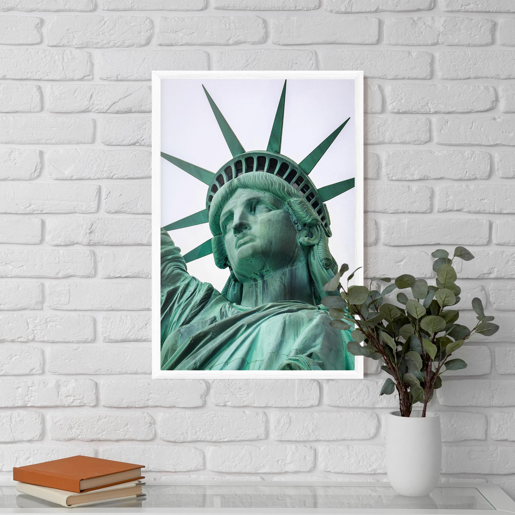 Gerahmte Poster Statue Of Liberty Head mockup 5
